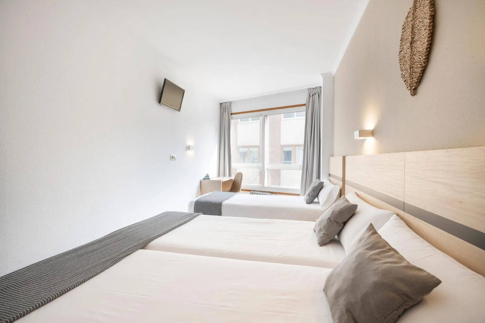 Photo of the whole room, Bed in Hotel Alda Camiño Inglés