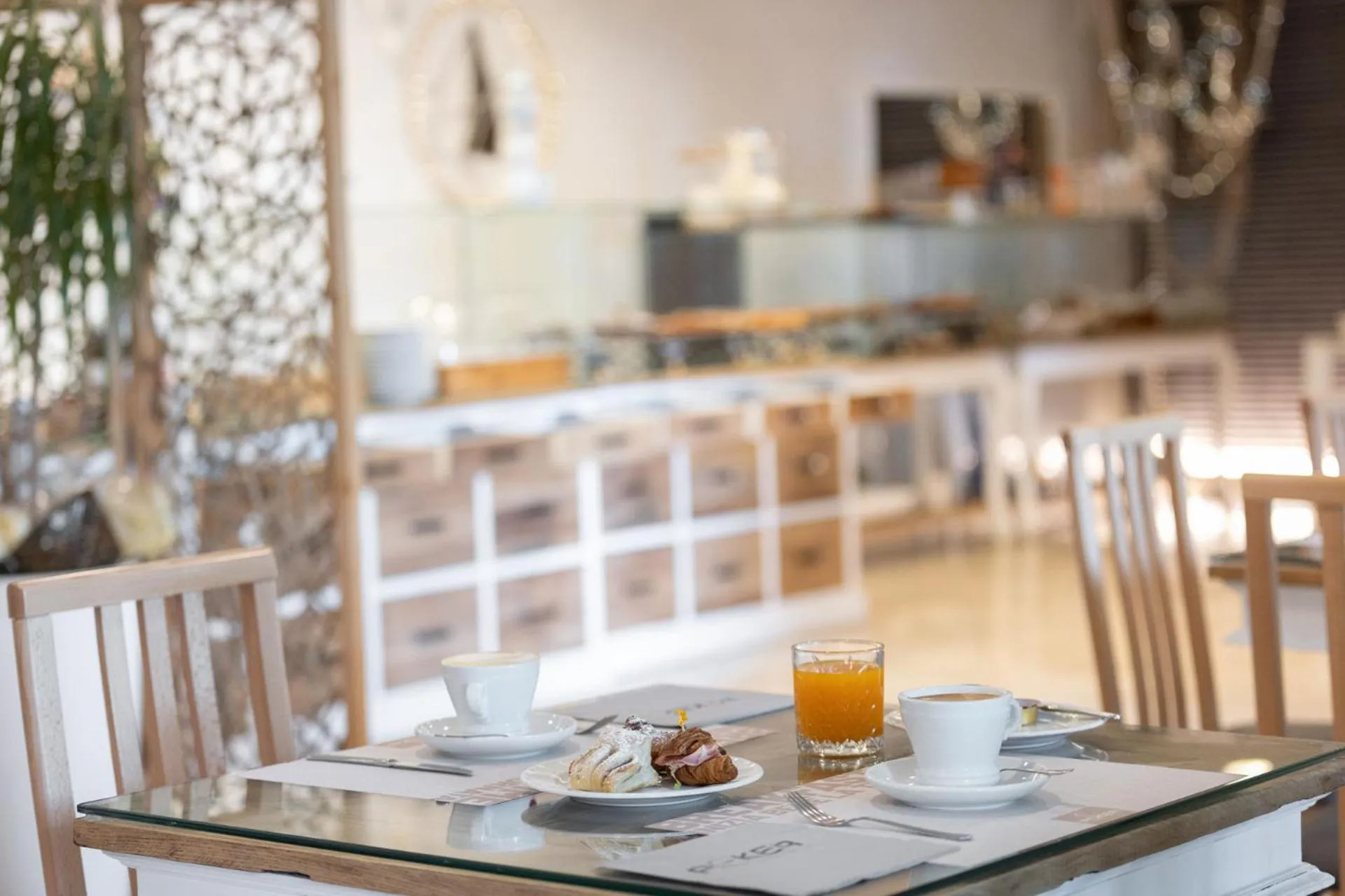 Breakfast in Hotel Poker