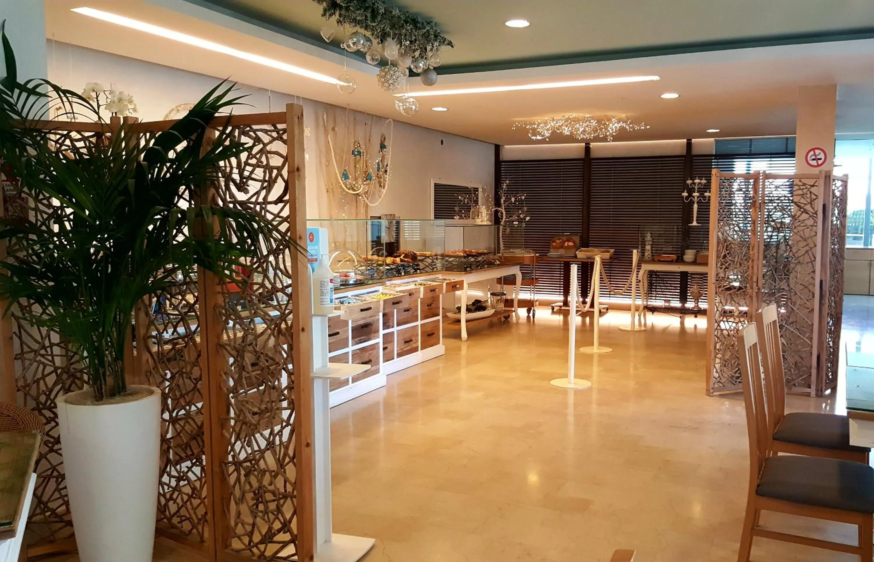 Breakfast in Hotel Poker