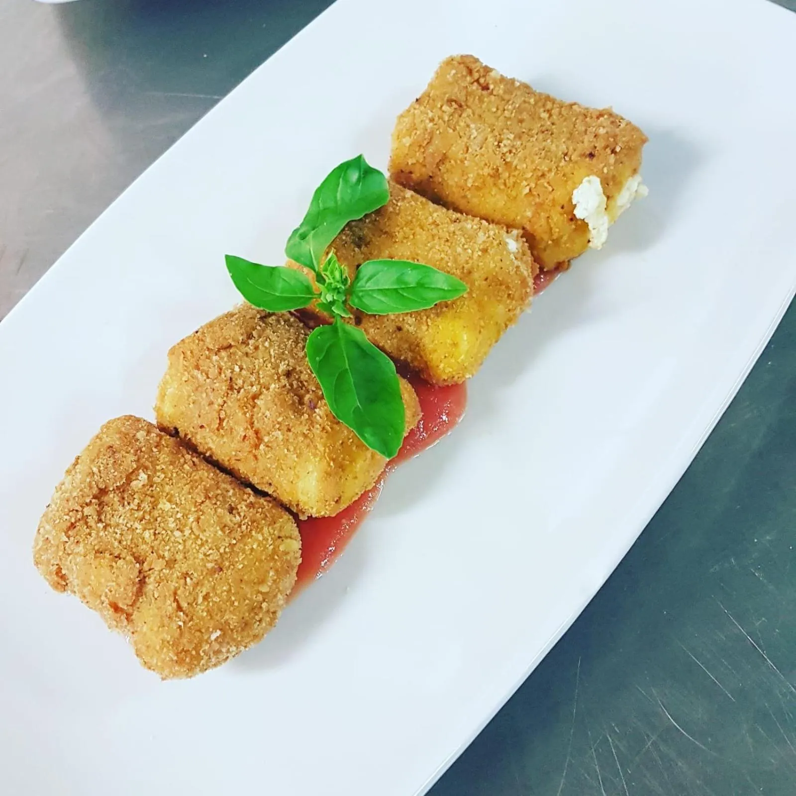 Restaurant/places to eat in Hotel Poker