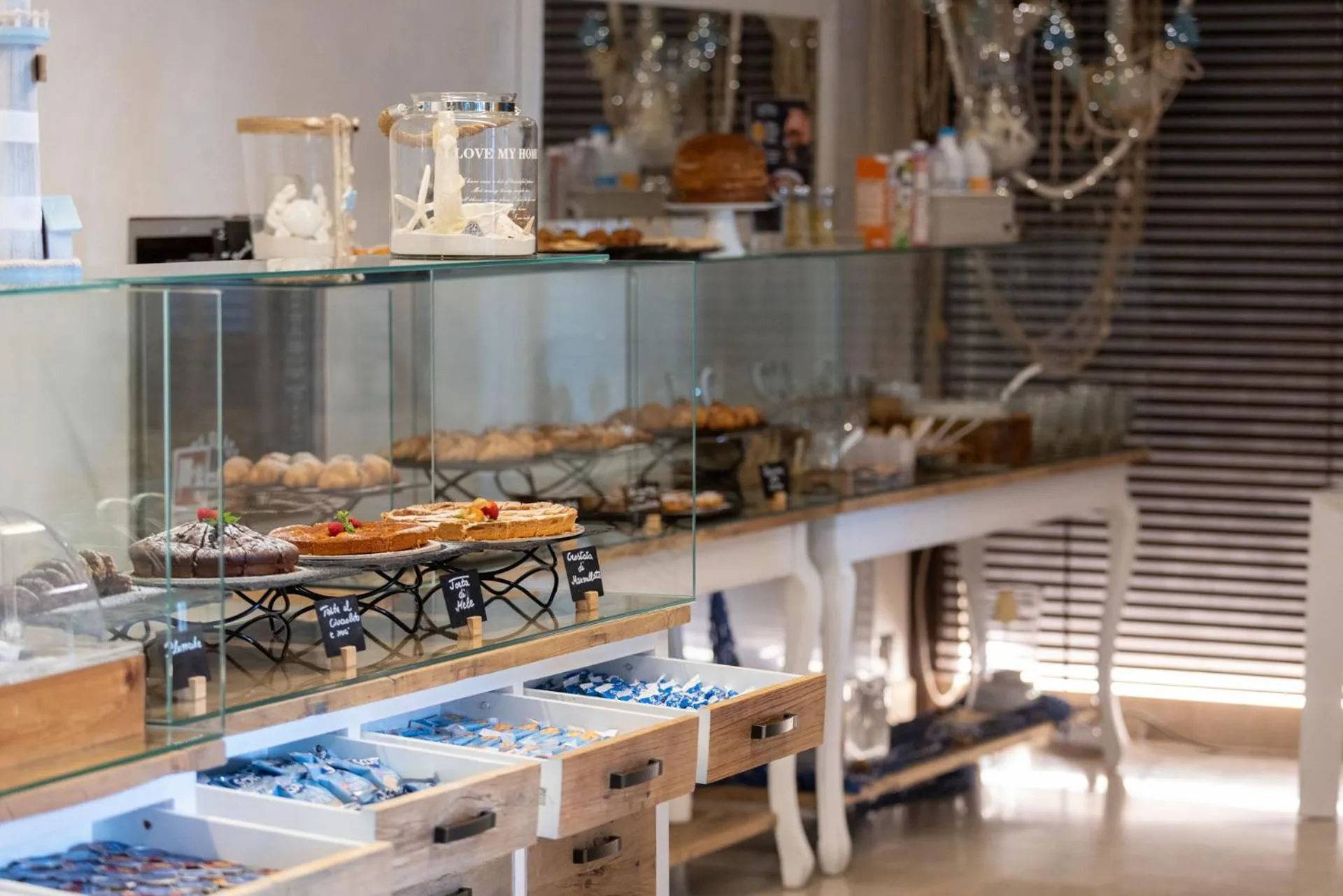 Breakfast in Hotel Poker