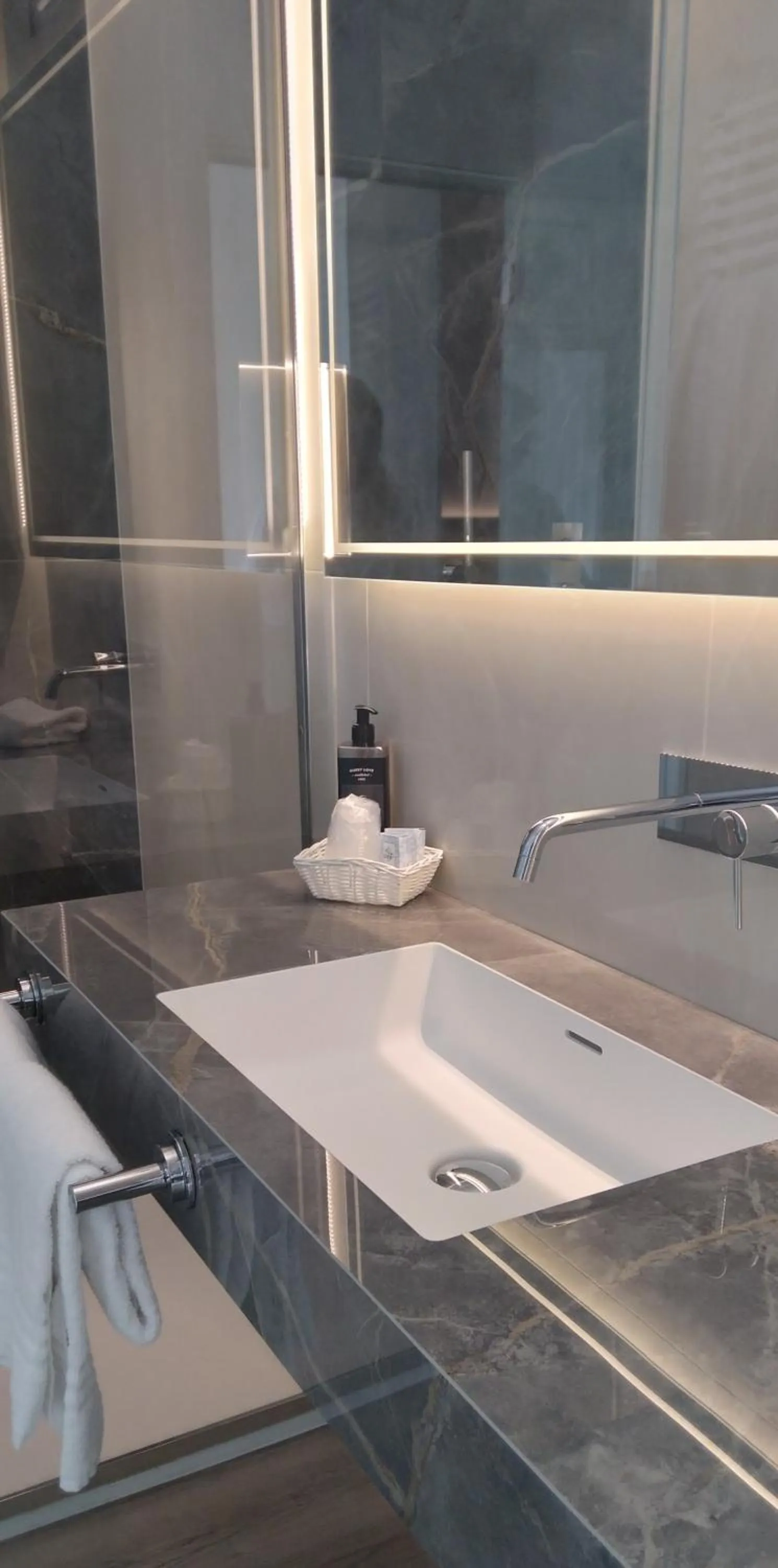 Shower in Hotel Poker