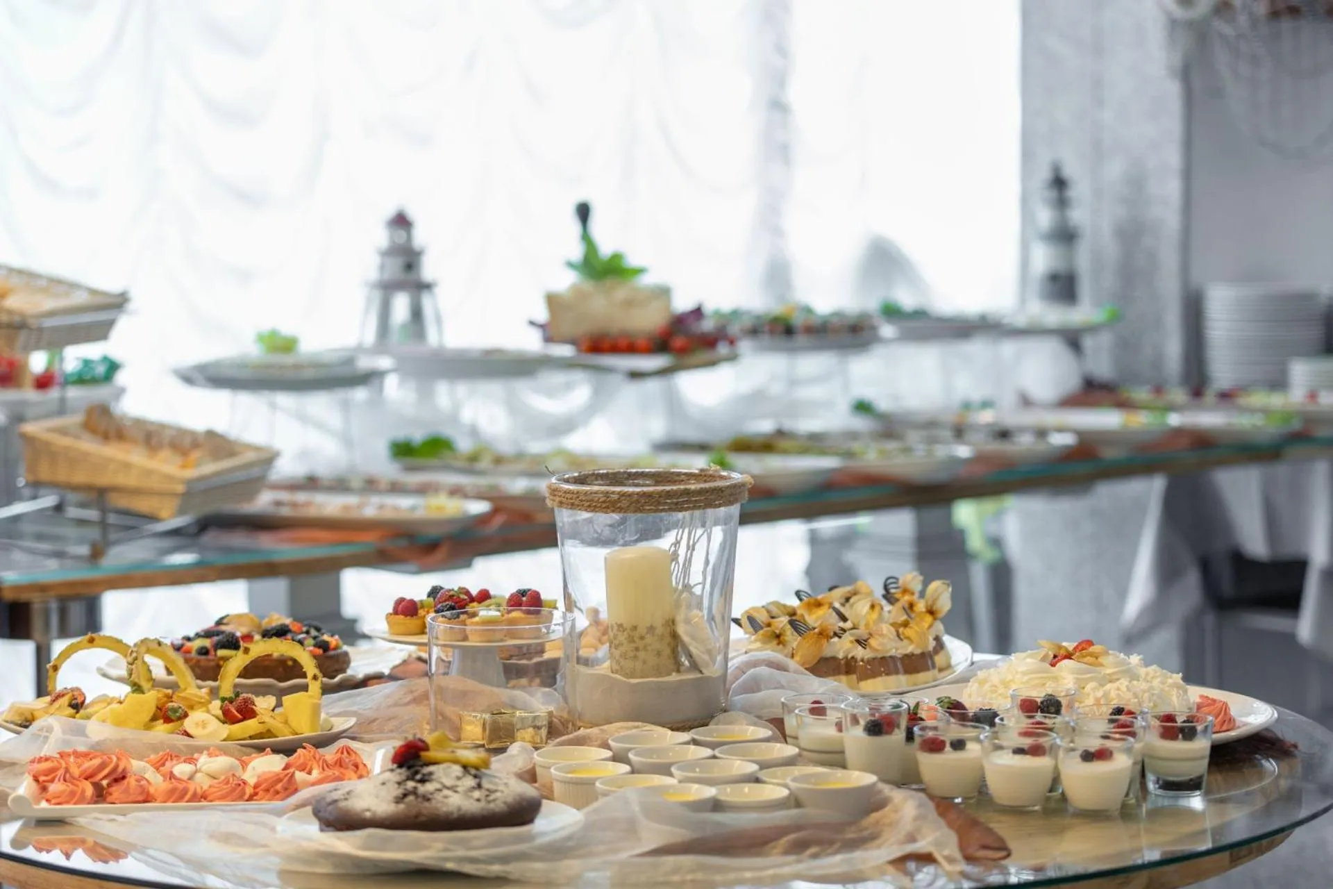 Restaurant/places to eat in Hotel Poker