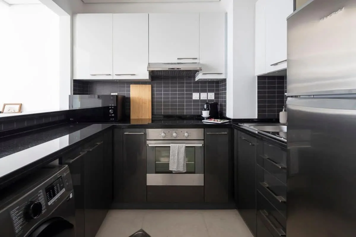 Frank Porter - Silverene Tower B