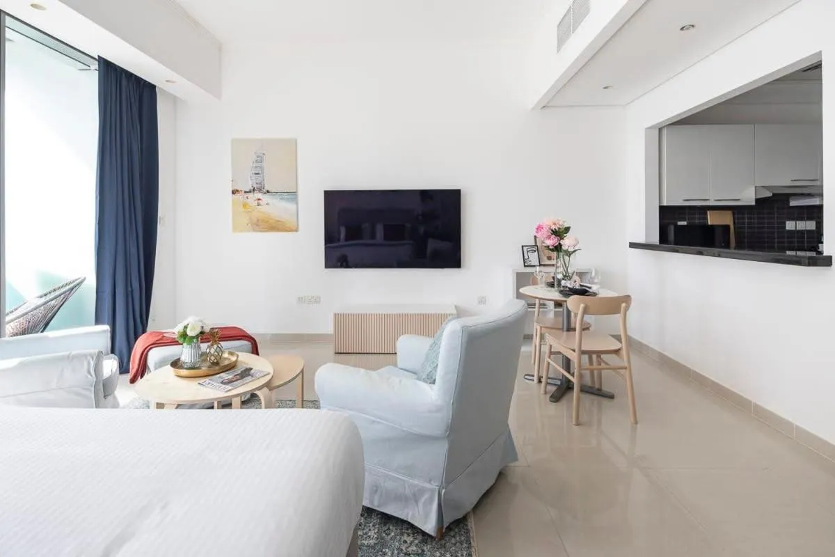 Bed in Frank Porter - Silverene Tower B