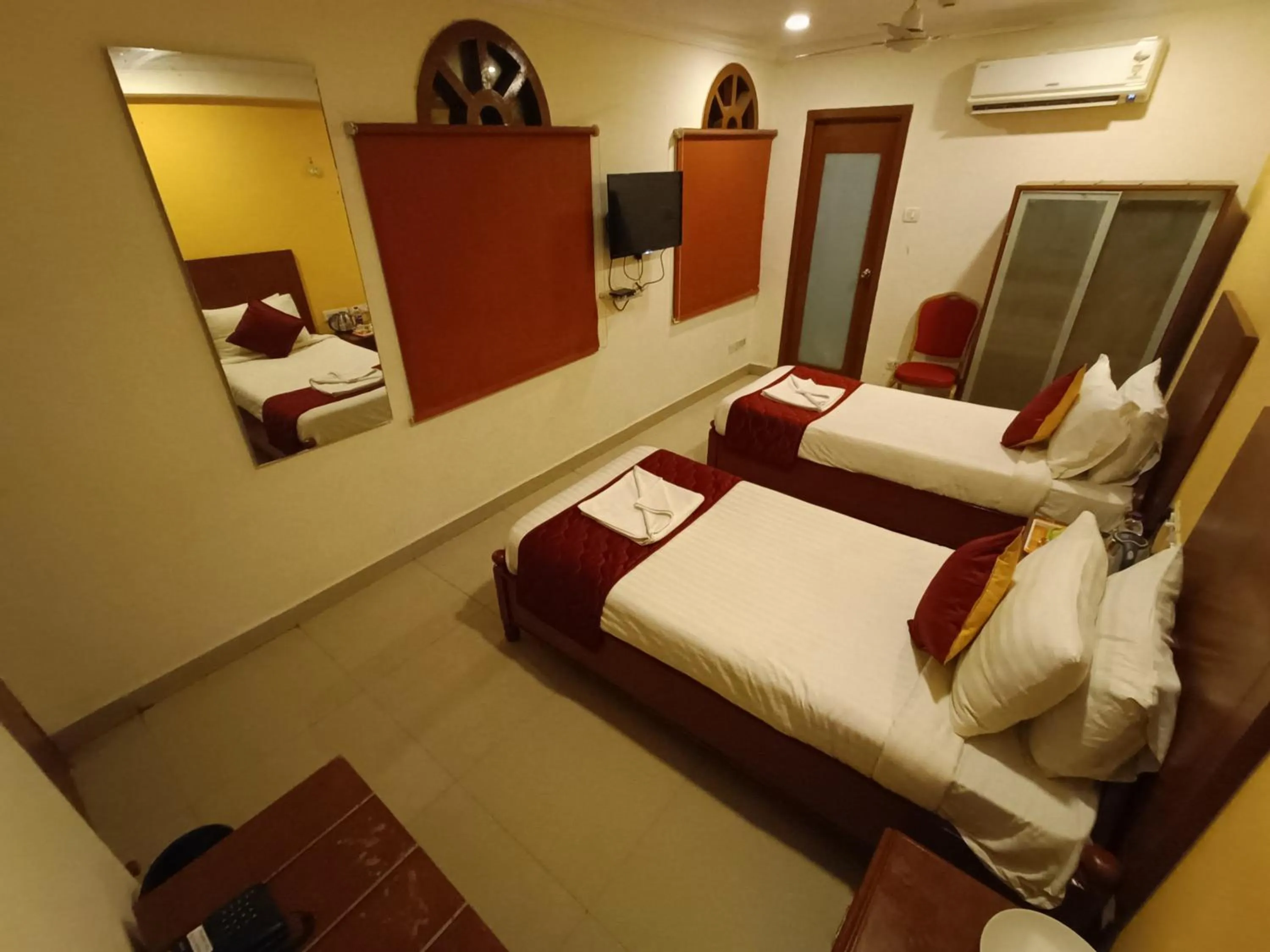 Bed in GT Grande Hotel-Near US Consulate