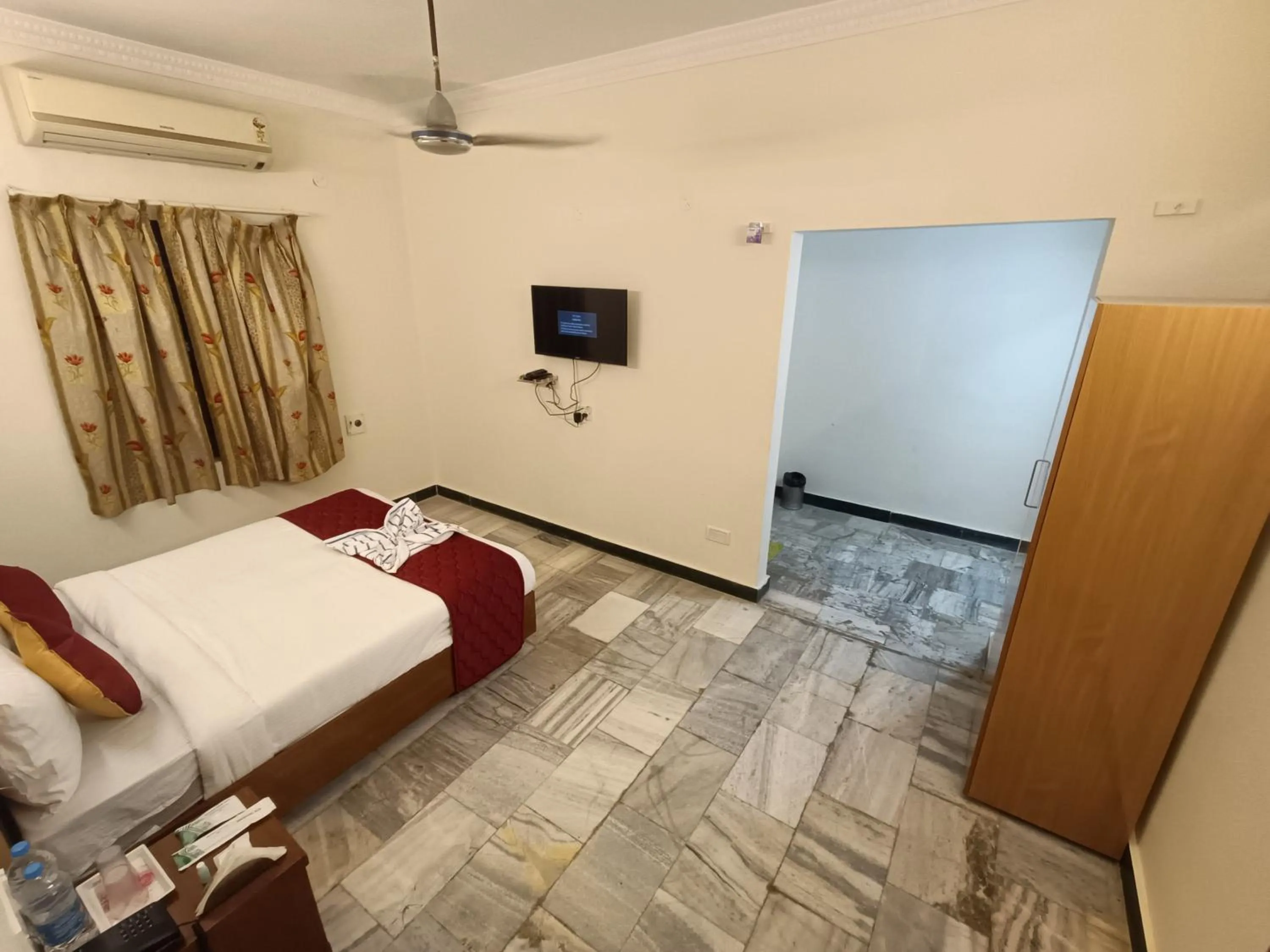 Bed in GT Grande Hotel-Near US Consulate