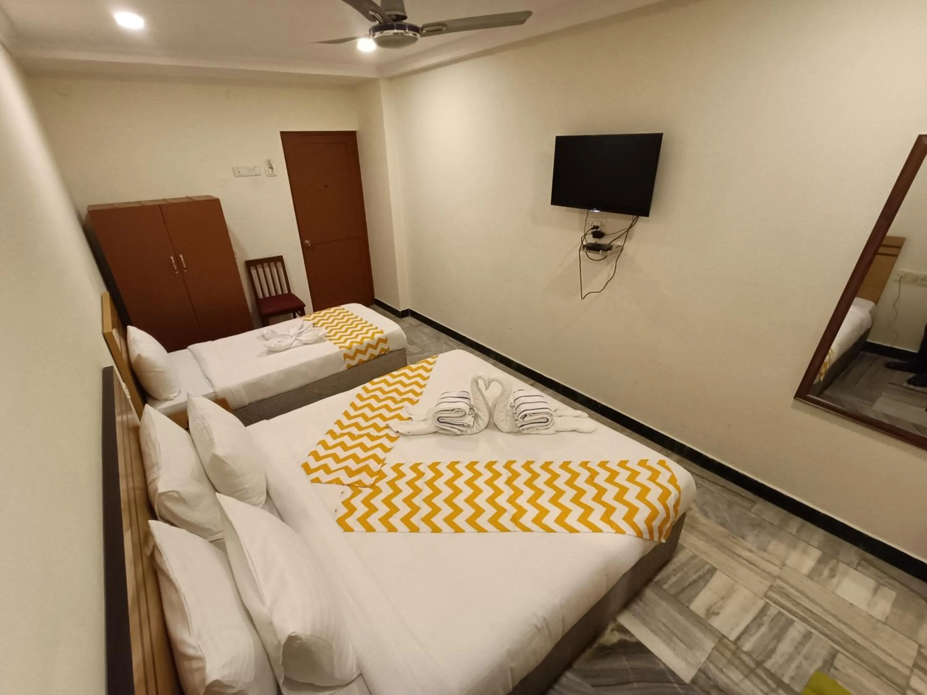 Bed in GT Grande Hotel-Near US Consulate