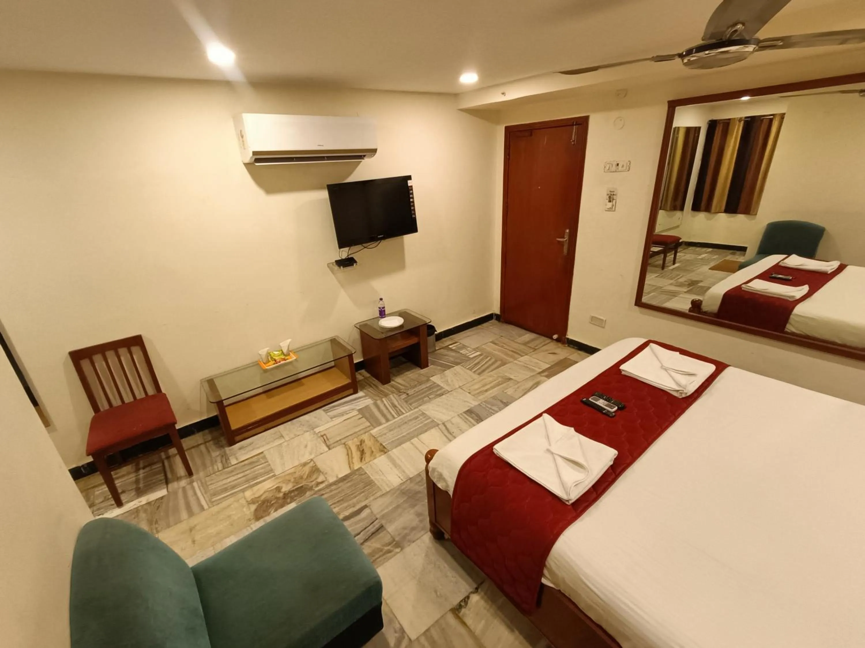 Bed in GT Grande Hotel-Near US Consulate