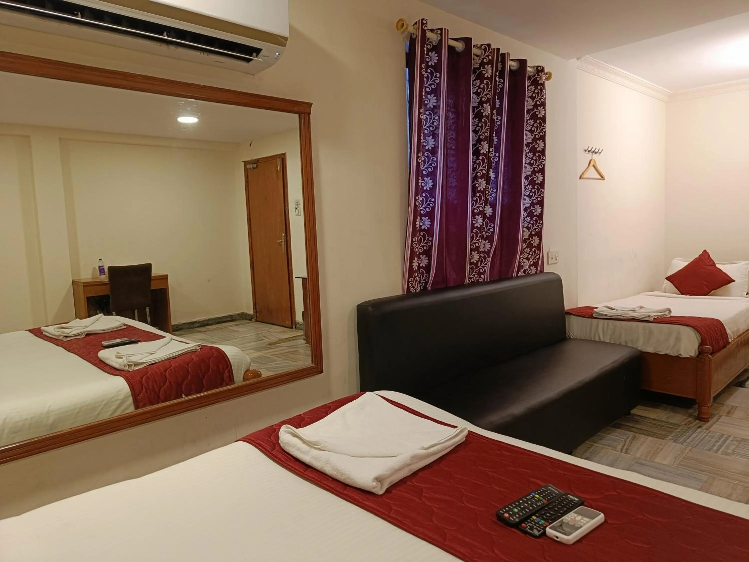 Bed in GT Grande Hotel-Near US Consulate