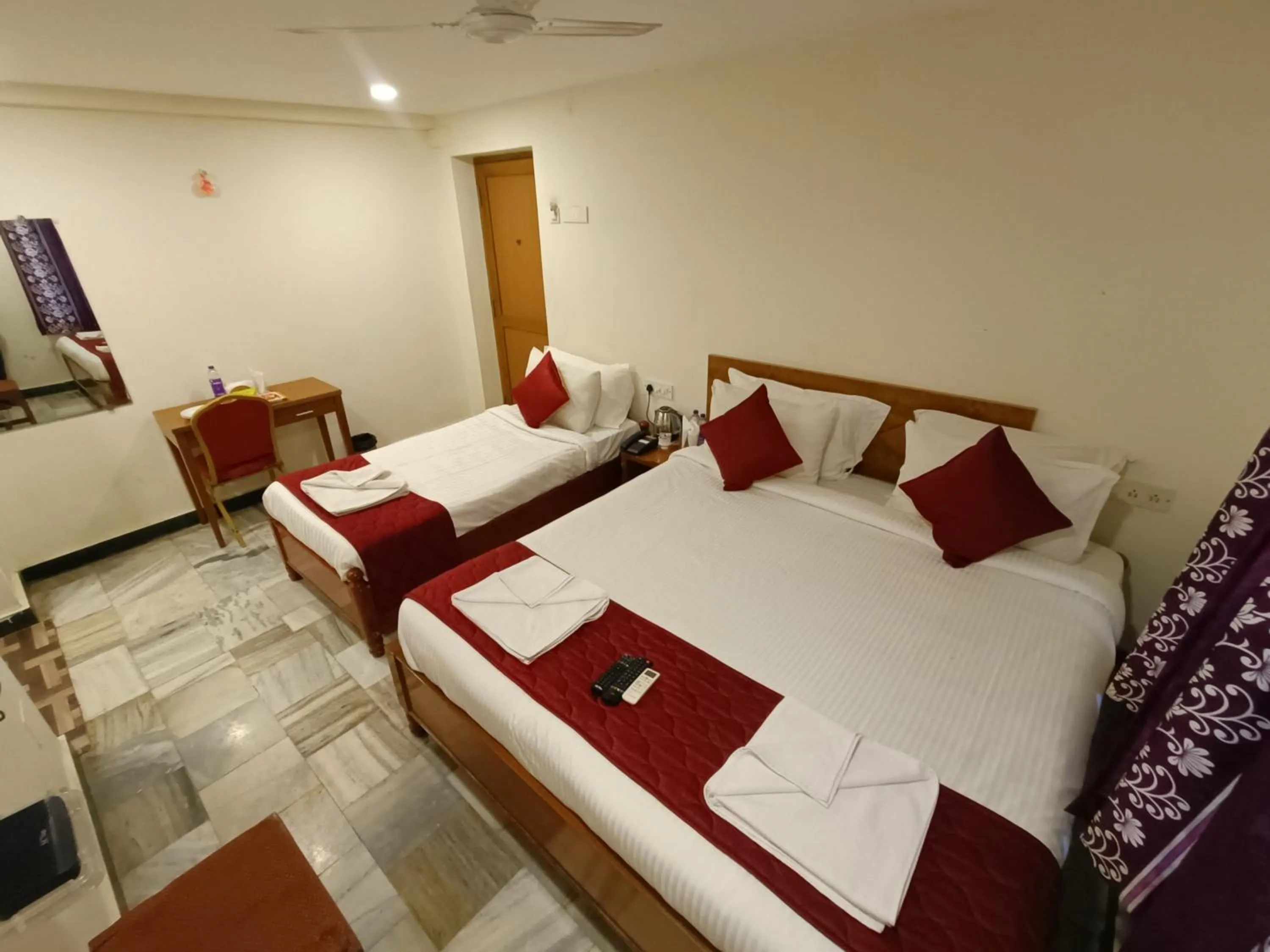 Bed in GT Grande Hotel-Near US Consulate