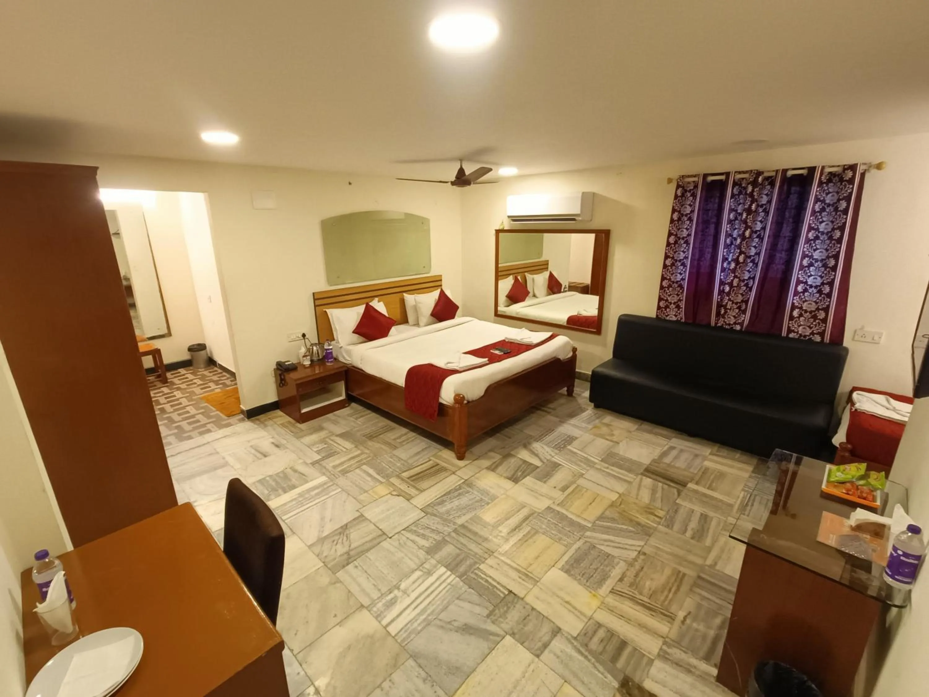 Bed in GT Grande Hotel-Near US Consulate