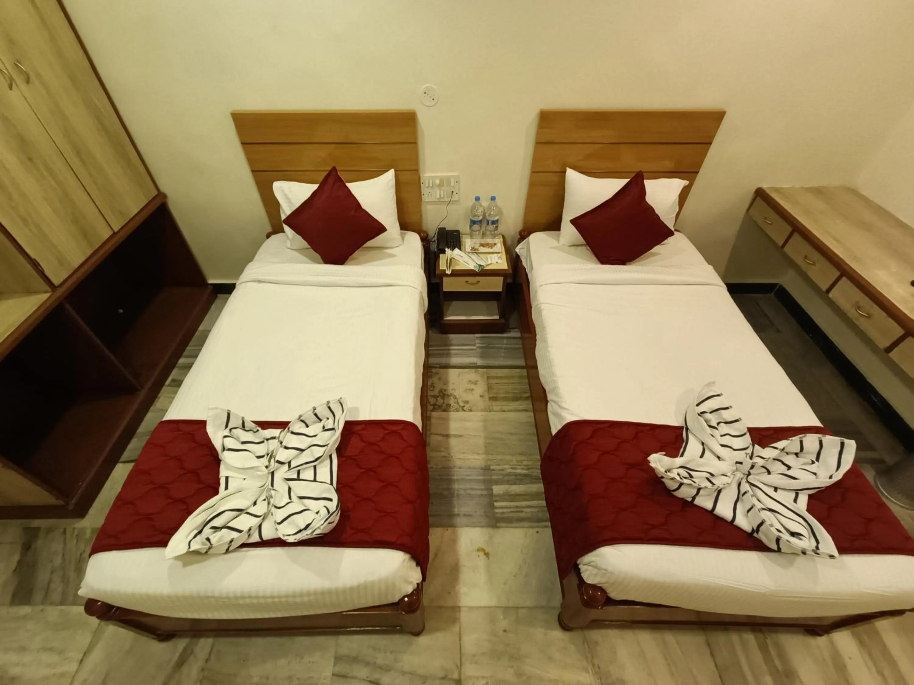 Bed in GT Grande Hotel-Near US Consulate