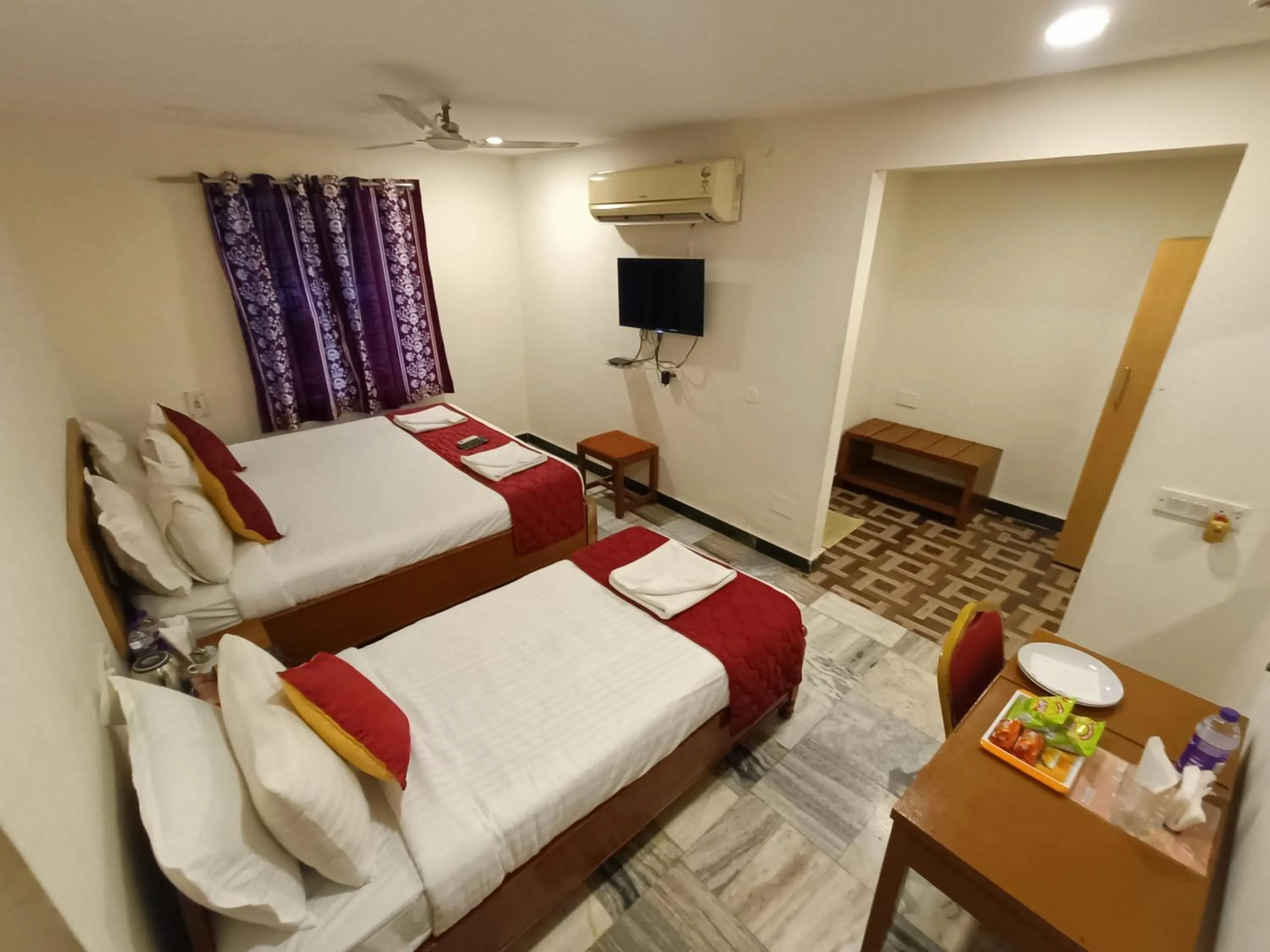 Bed in GT Grande Hotel-Near US Consulate