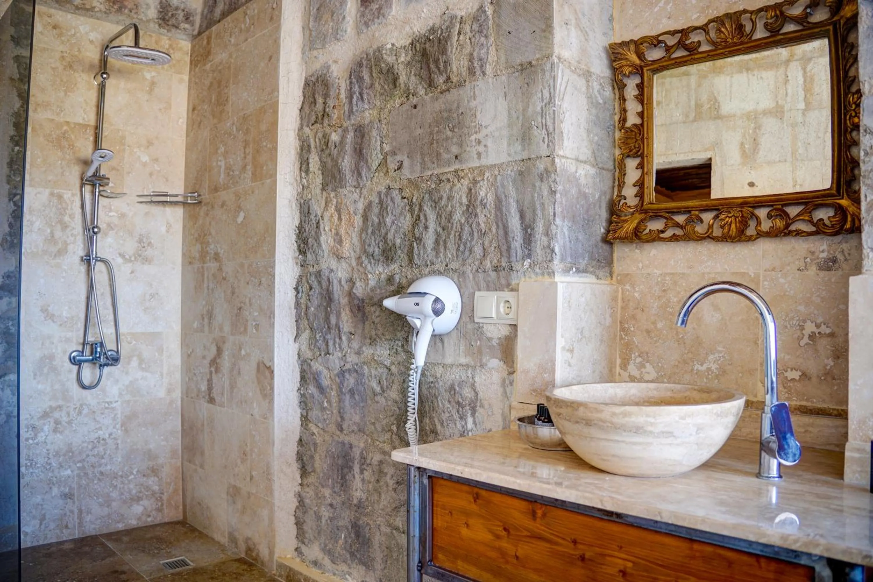 Shower in Karma Cappadocia