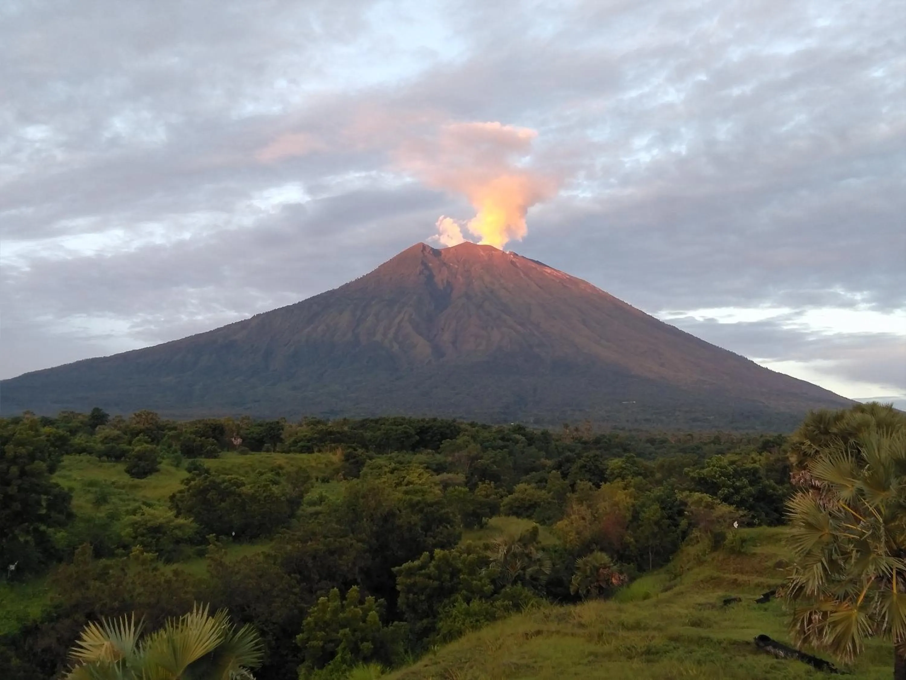 Mountain view in Palm Springs Bali Dive Resort