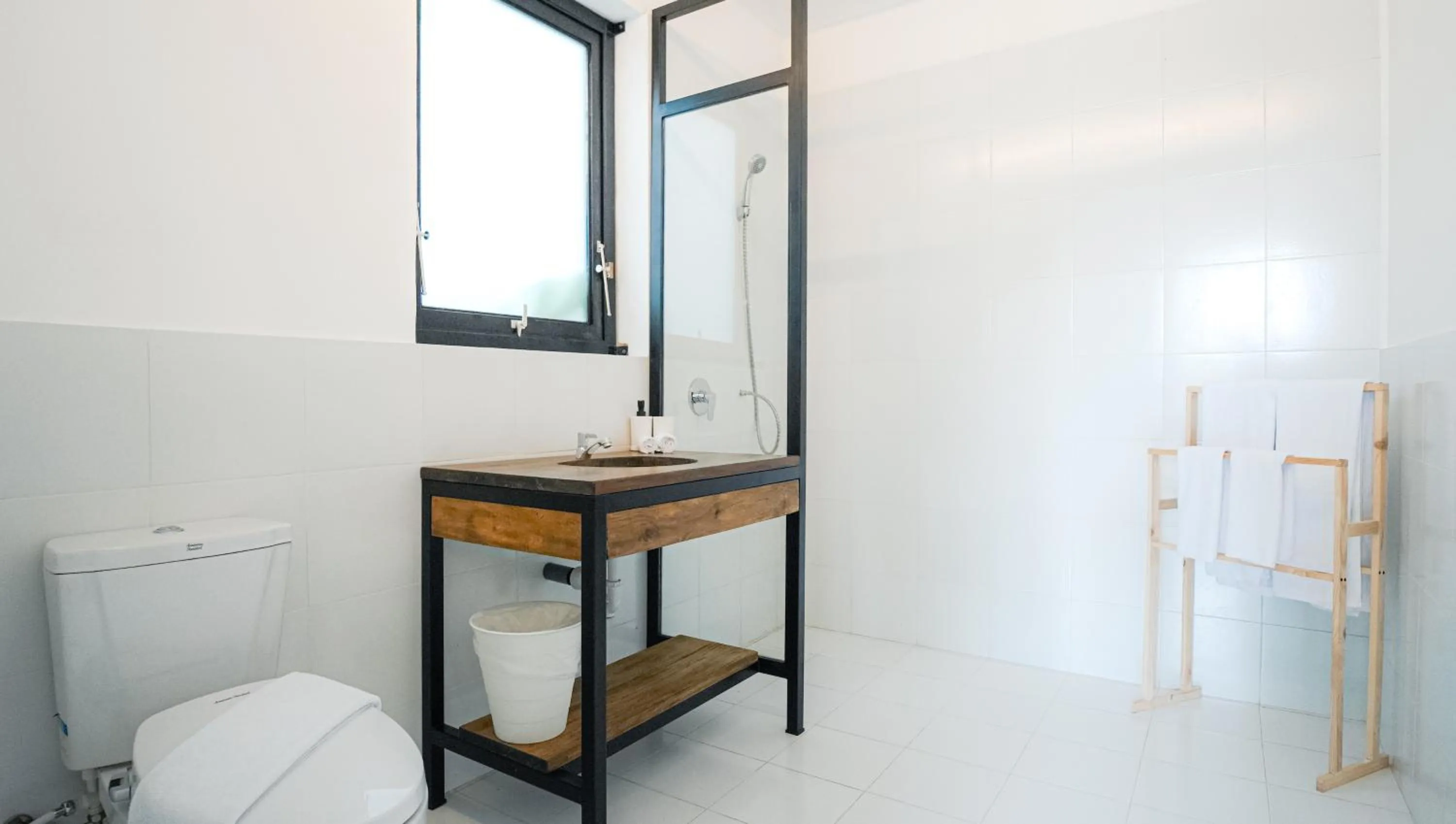 Bathroom in Palm Springs Bali Dive Resort