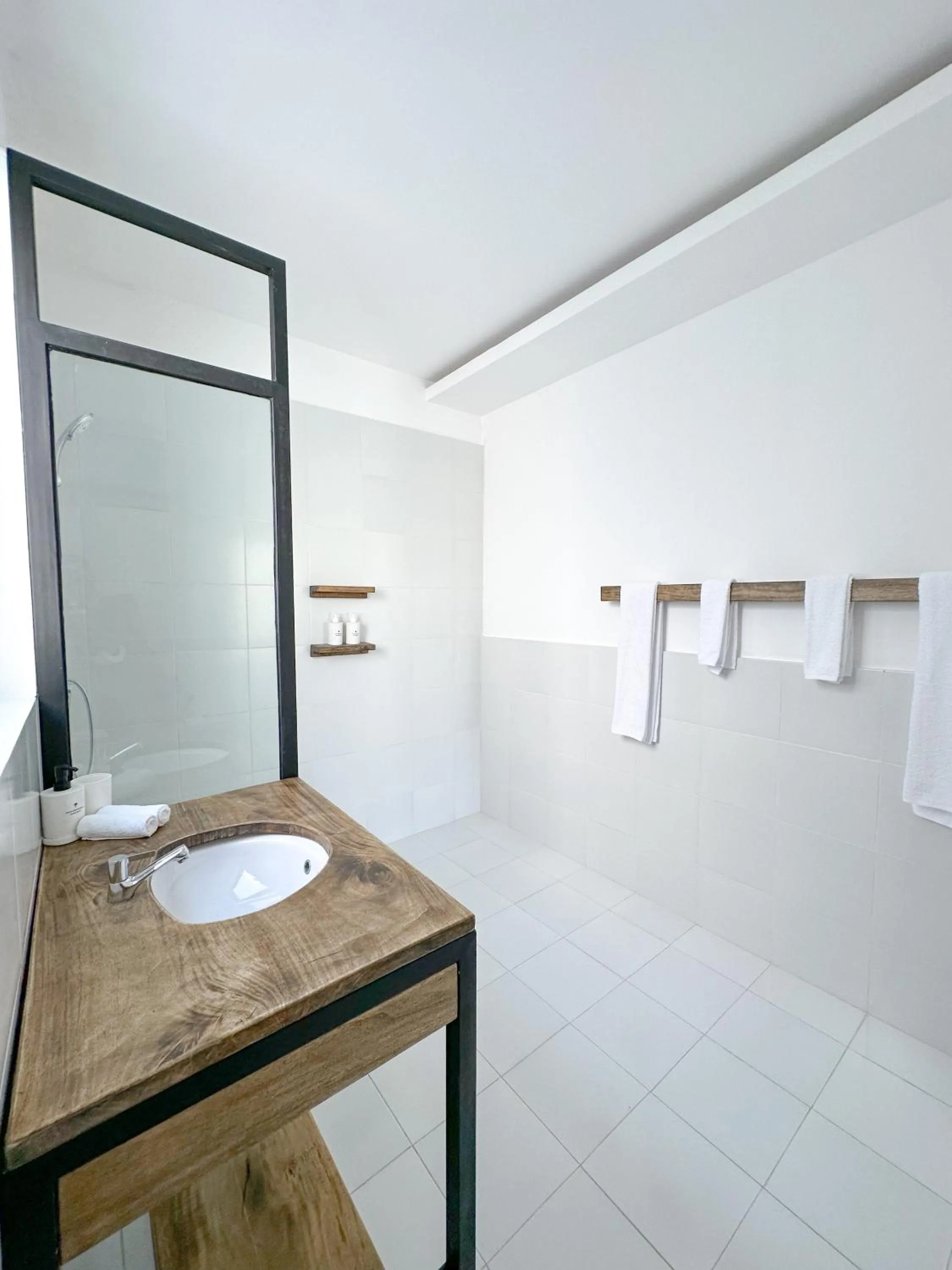 Bathroom in Palm Springs Bali Dive Resort