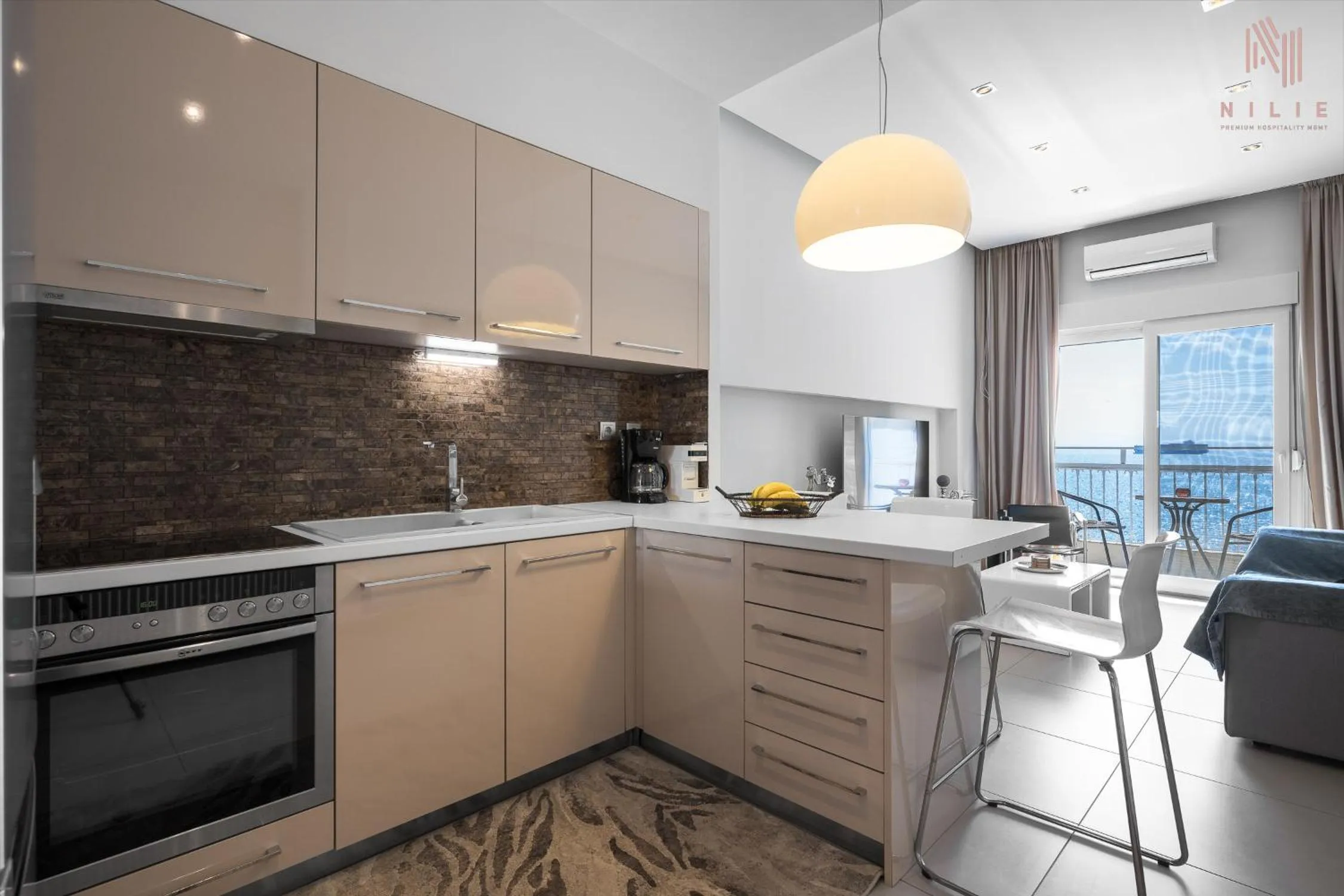 Kitchen or kitchenette in Awesome Sea View, Nilie Hospitality MGMT