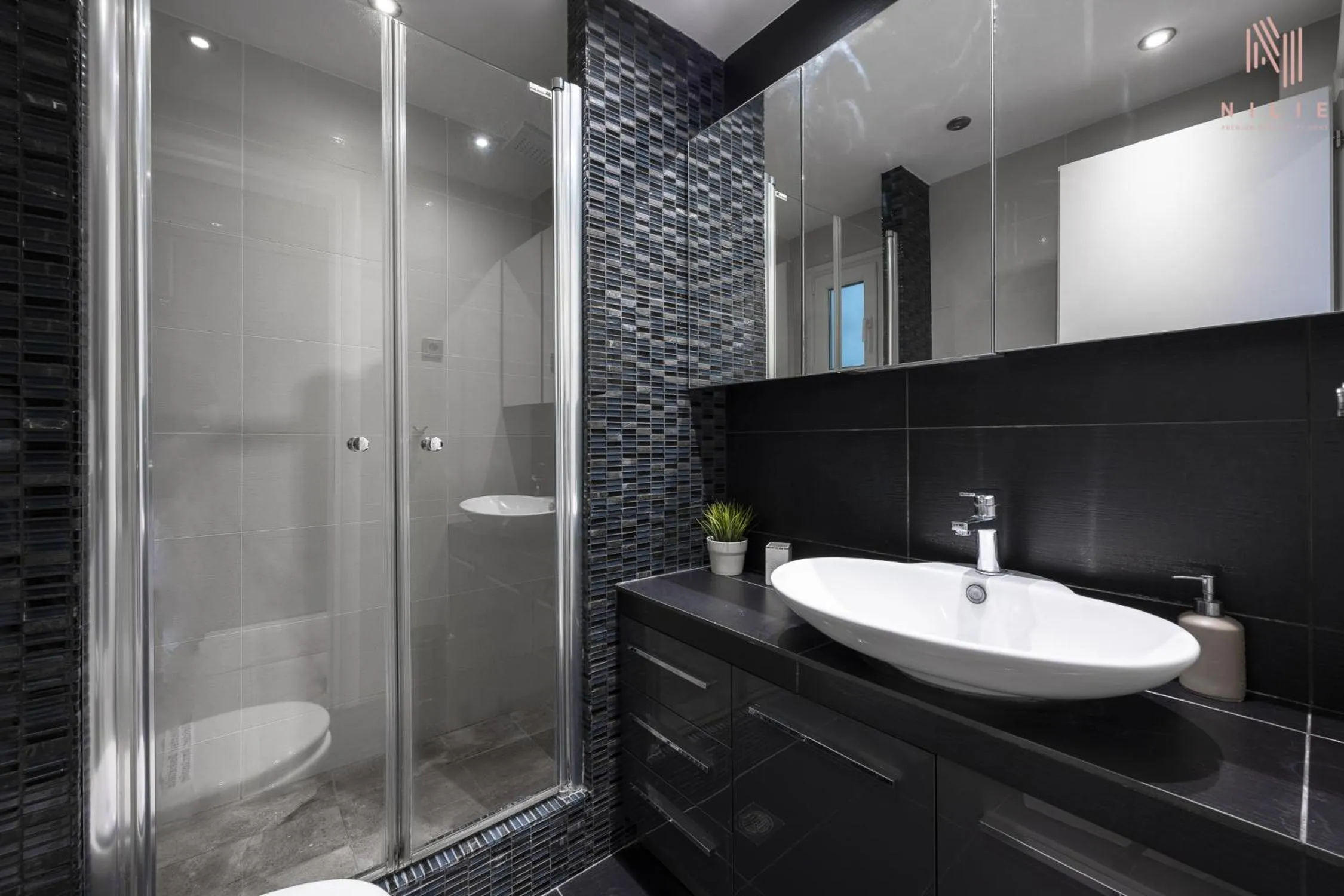 Bathroom in Awesome Sea View, Nilie Hospitality MGMT