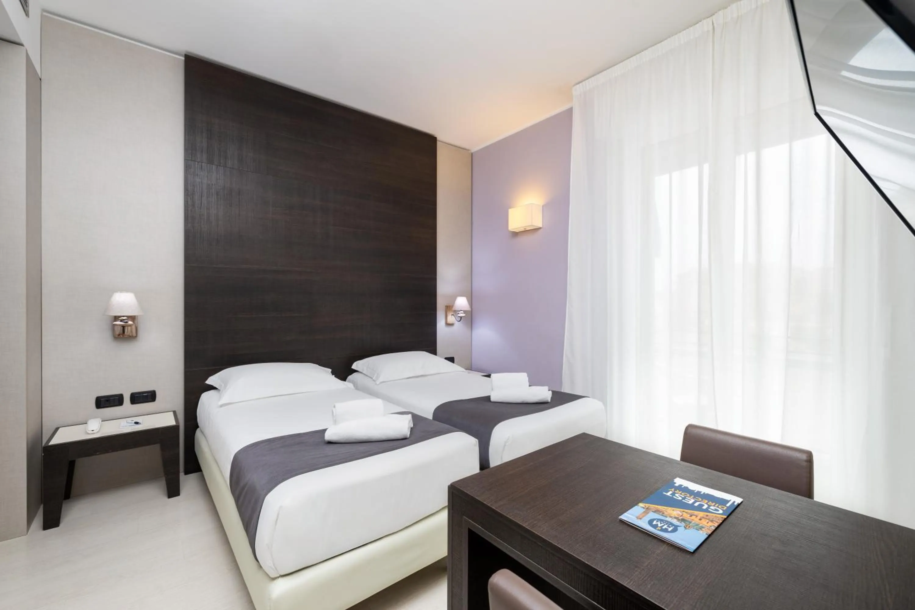 Bed in Hotel Maggiore