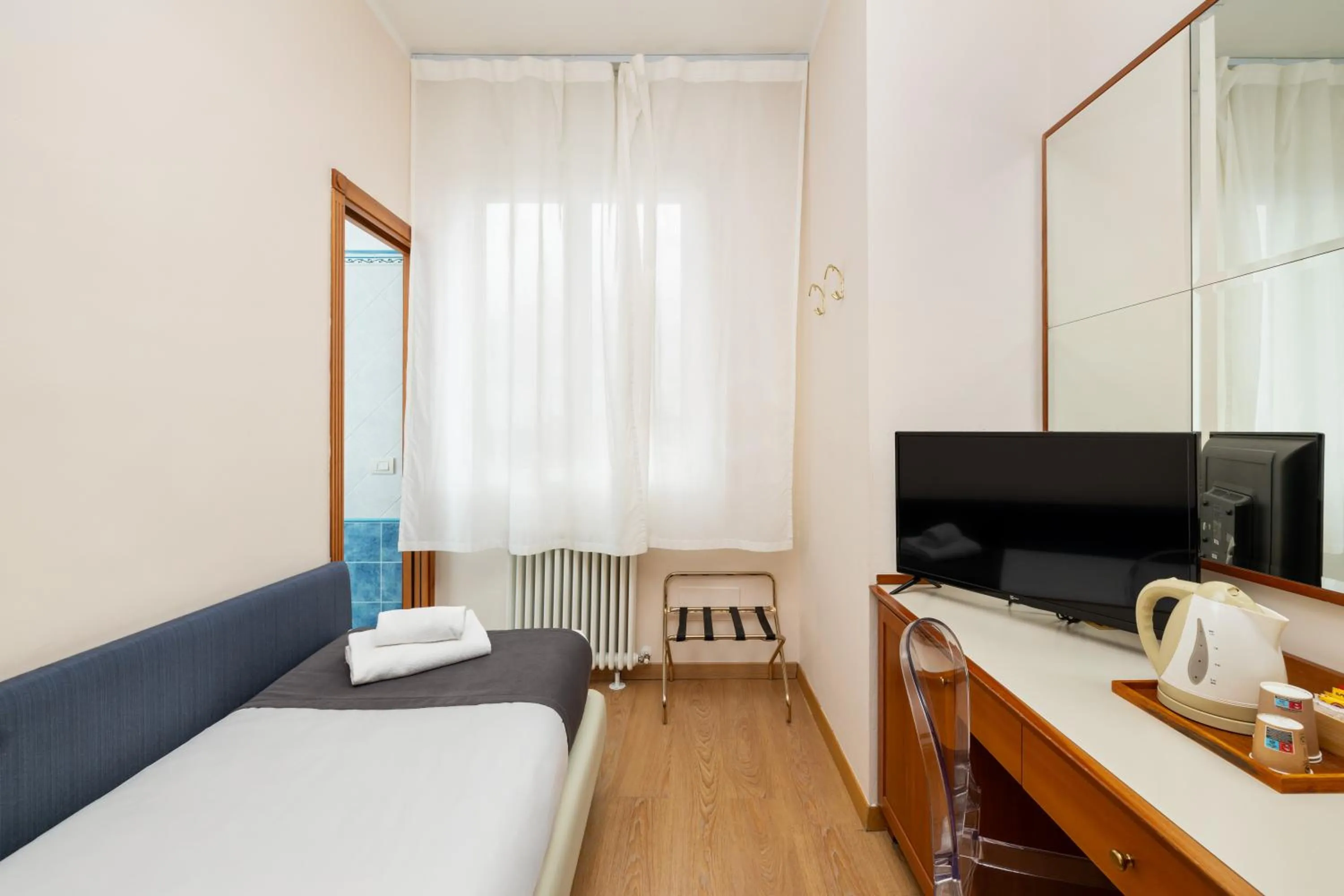 TV and multimedia, Bed in Hotel Maggiore