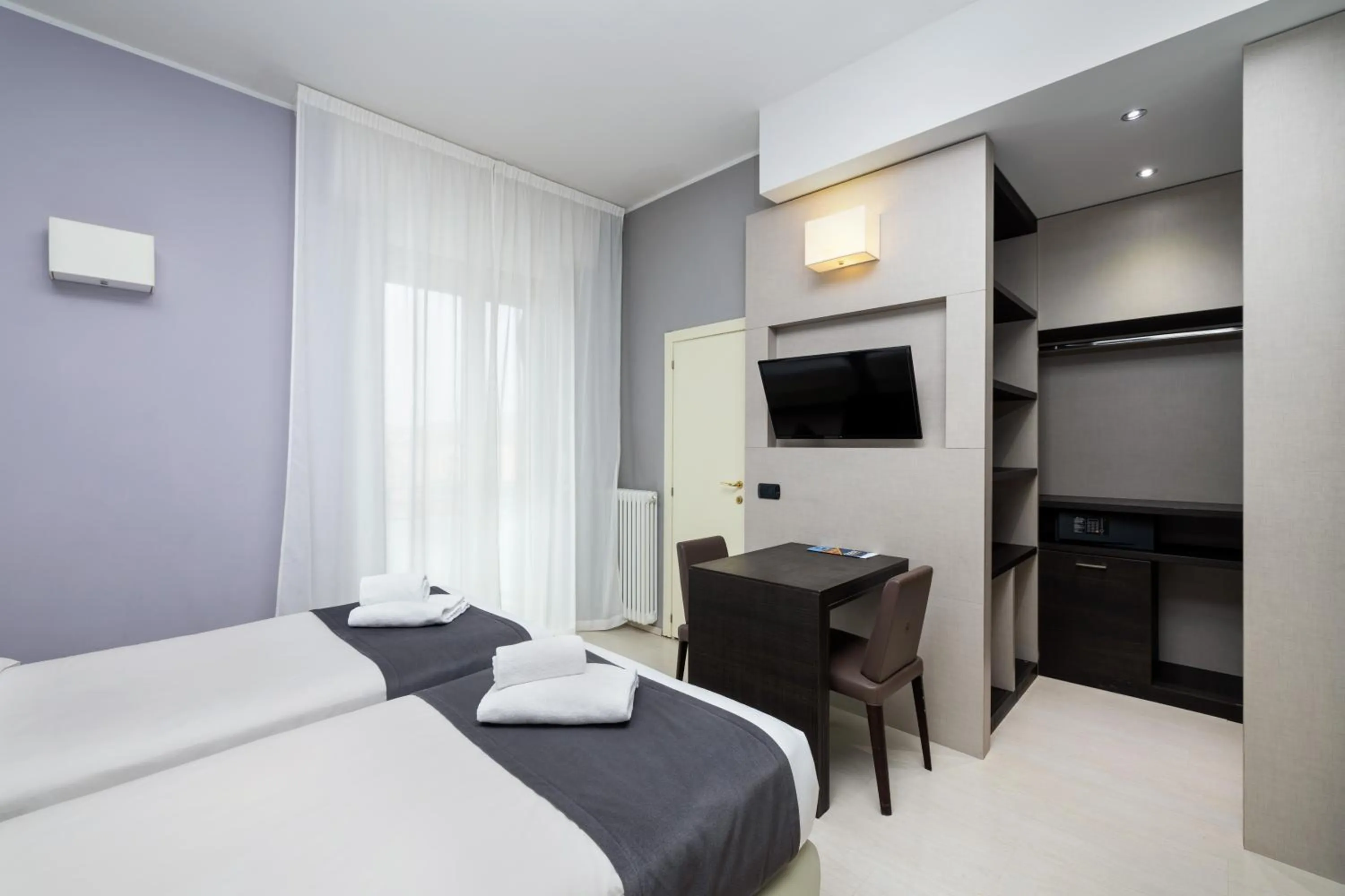 Bed in Hotel Maggiore