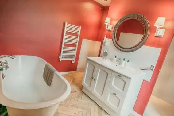 Deluxe Double Room with Bath in Chateau de Viviez Deluxe Double Room with Bath in Chateau de Viviez