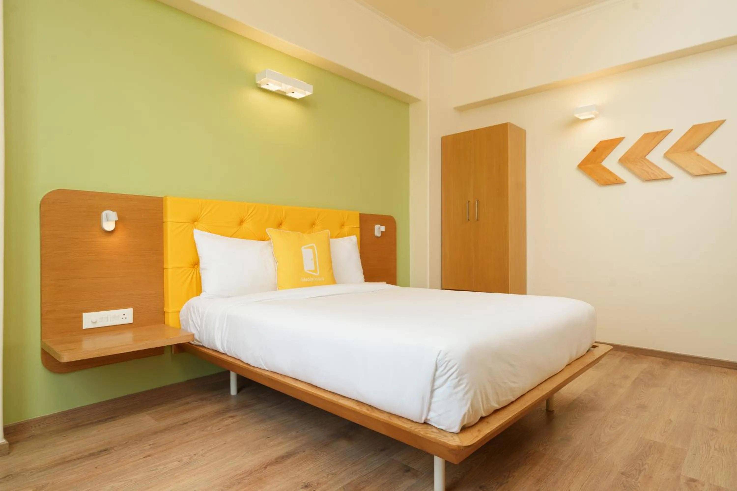 Bedroom, Bed in Bloom Hotel - Sector 62