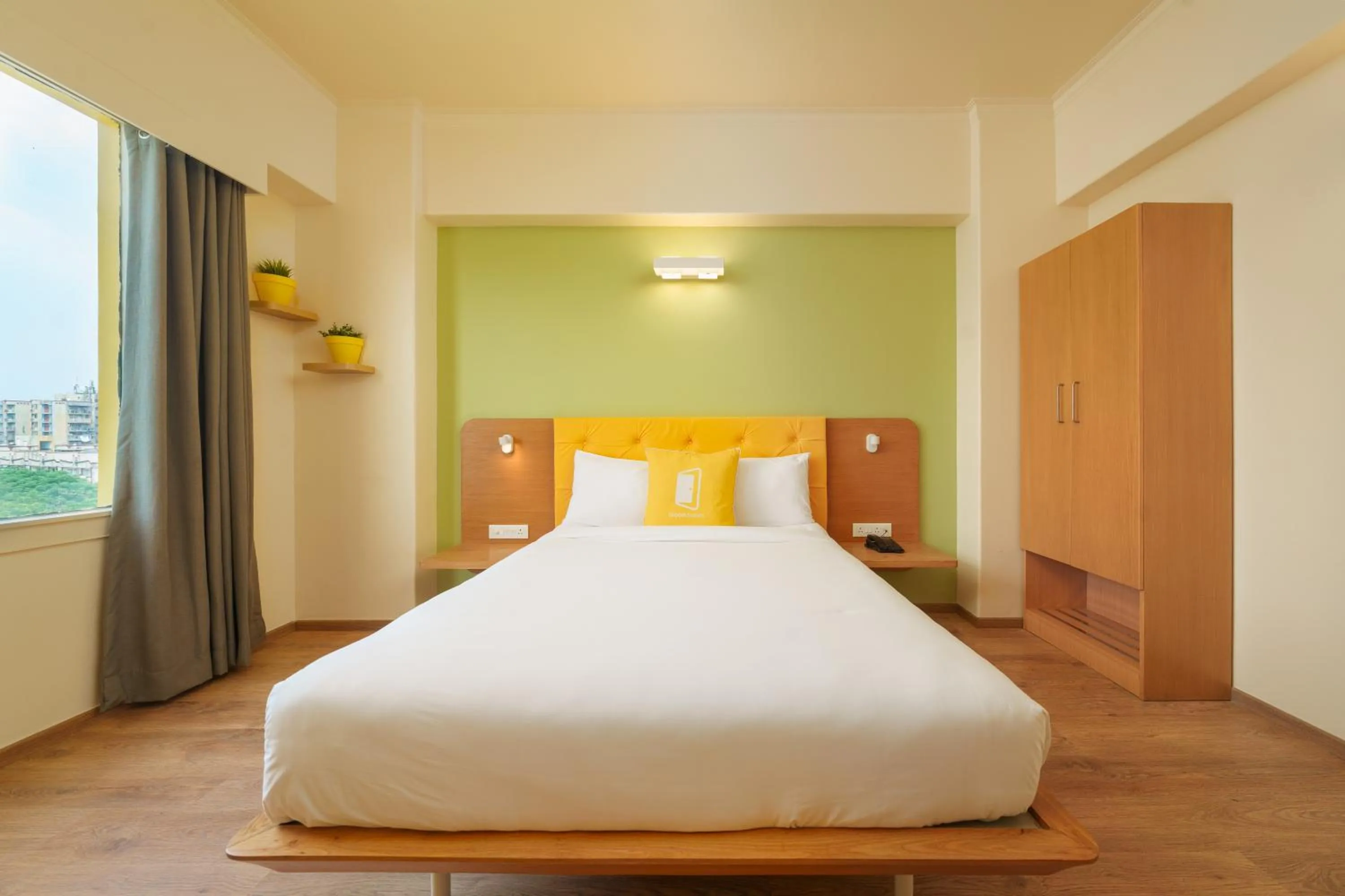 Bedroom, Bed in Bloom Hotel - Sector 62