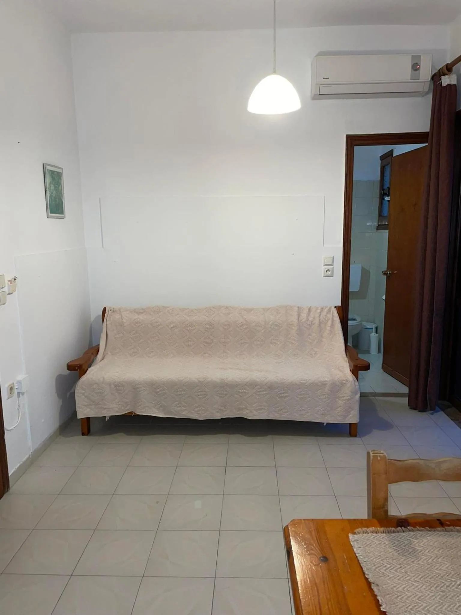 Photo of the whole room, Bed in Livadia Studios