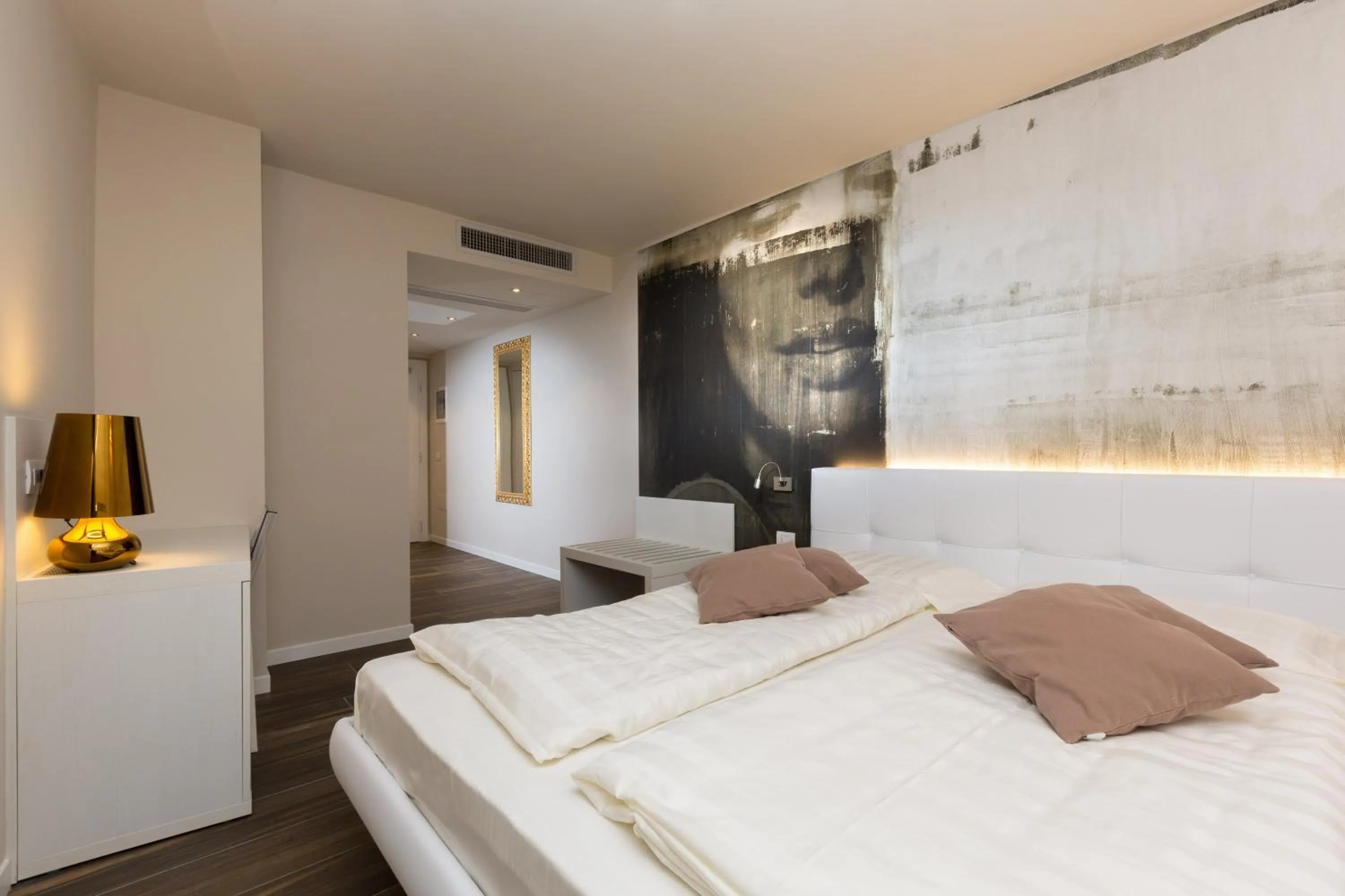 Photo of the whole room, Bed in Pace 1954 Hotel