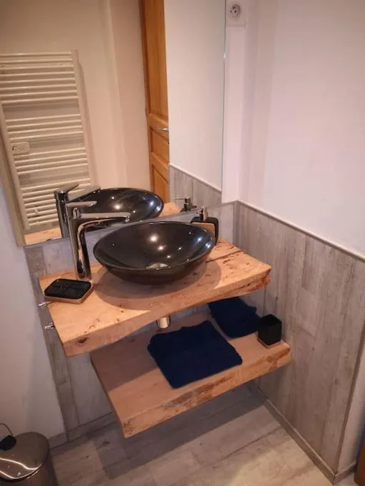 Property building, Kitchen/Kitchenette in chambre d'hôtes nos racines (chez Muriel et Philippe)