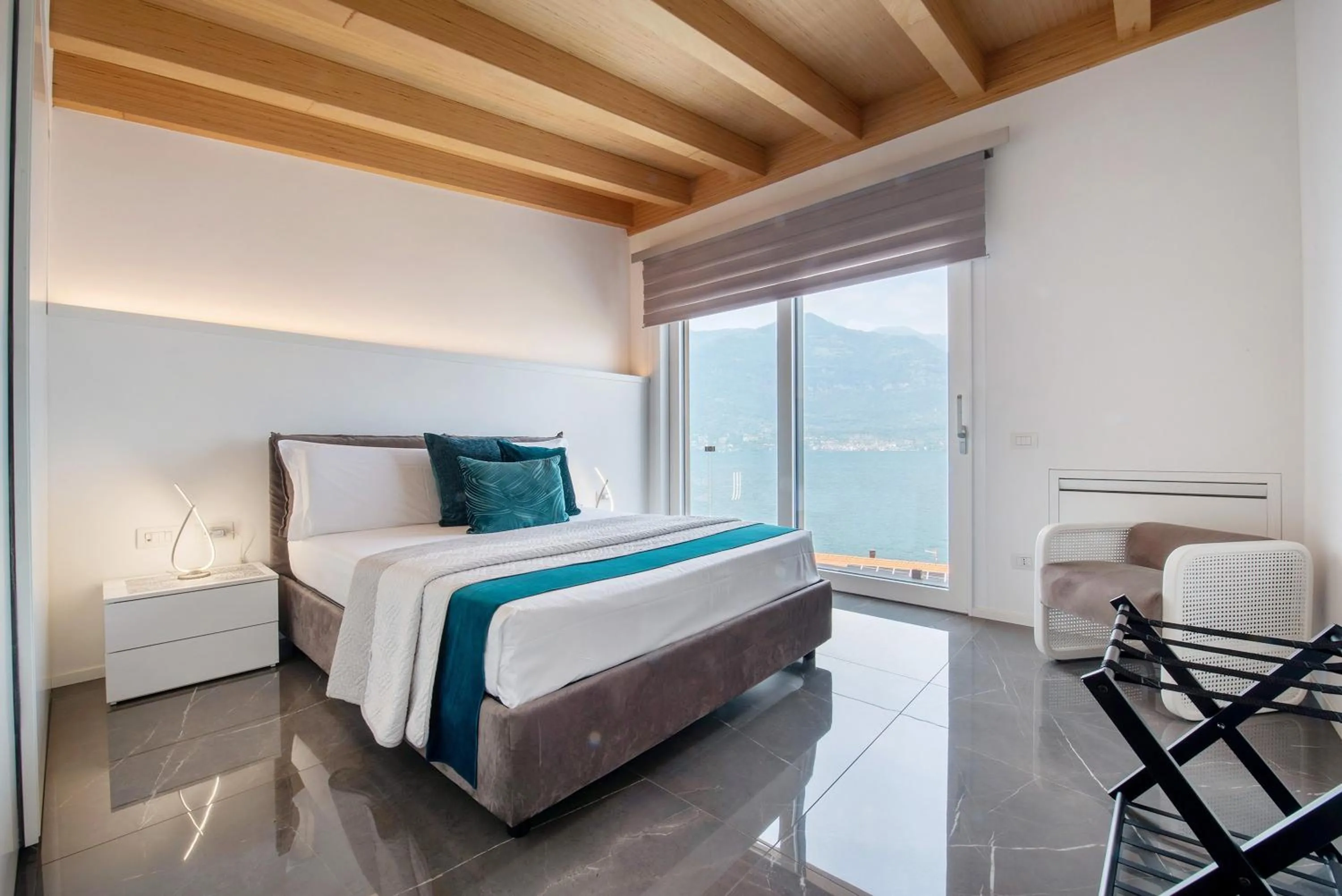 Two-Bedroom Deluxe Apartment with Garden View in Luxury Lakefront Penthouse