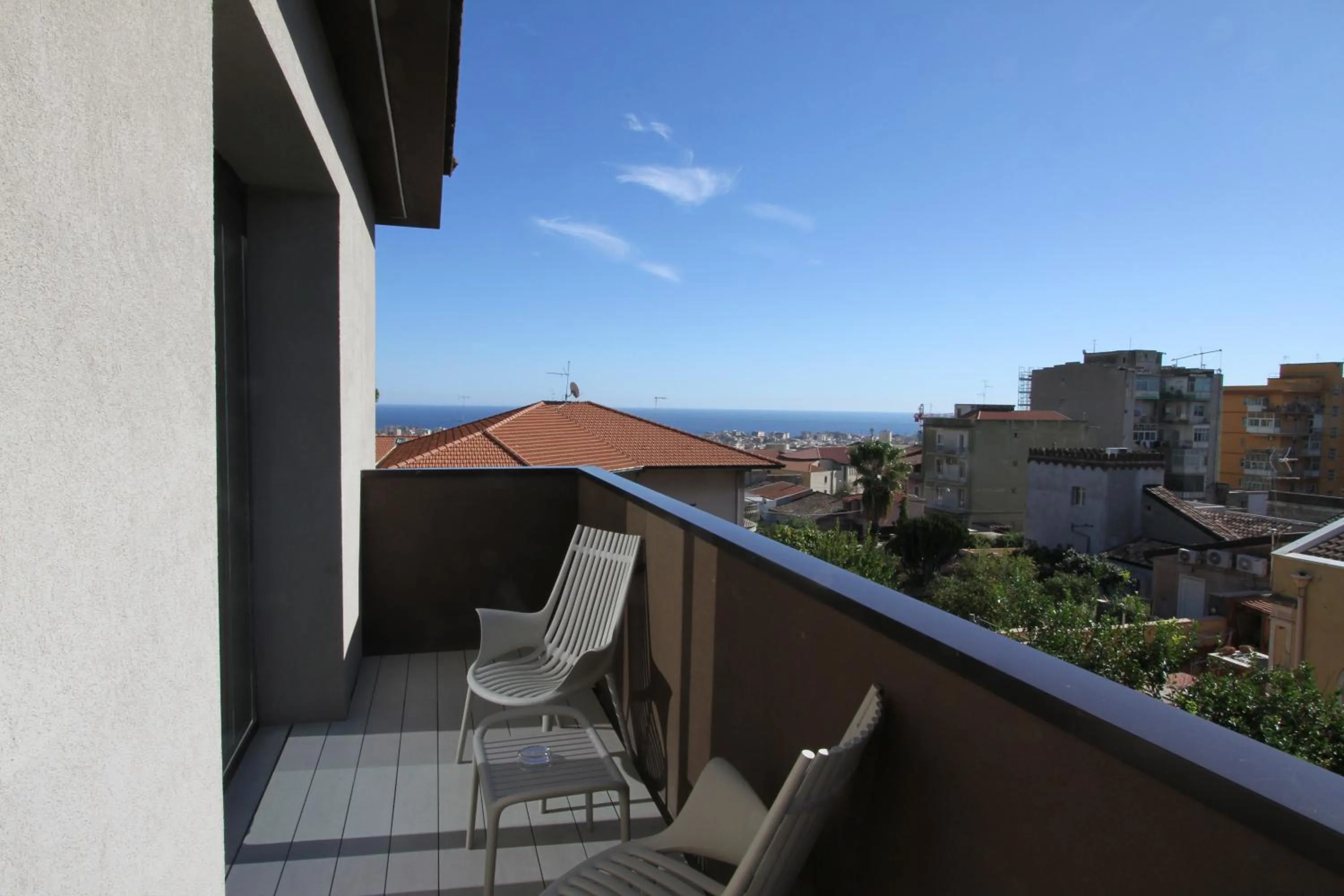 Quiet street view in Ollen apartments