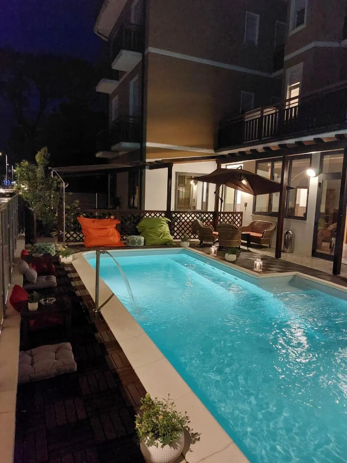 Swimming pool in Maison des Roses