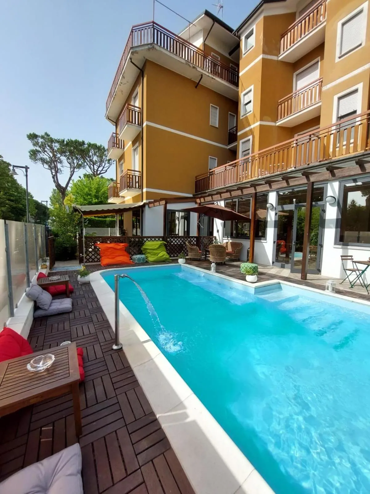 Swimming pool in Maison des Roses