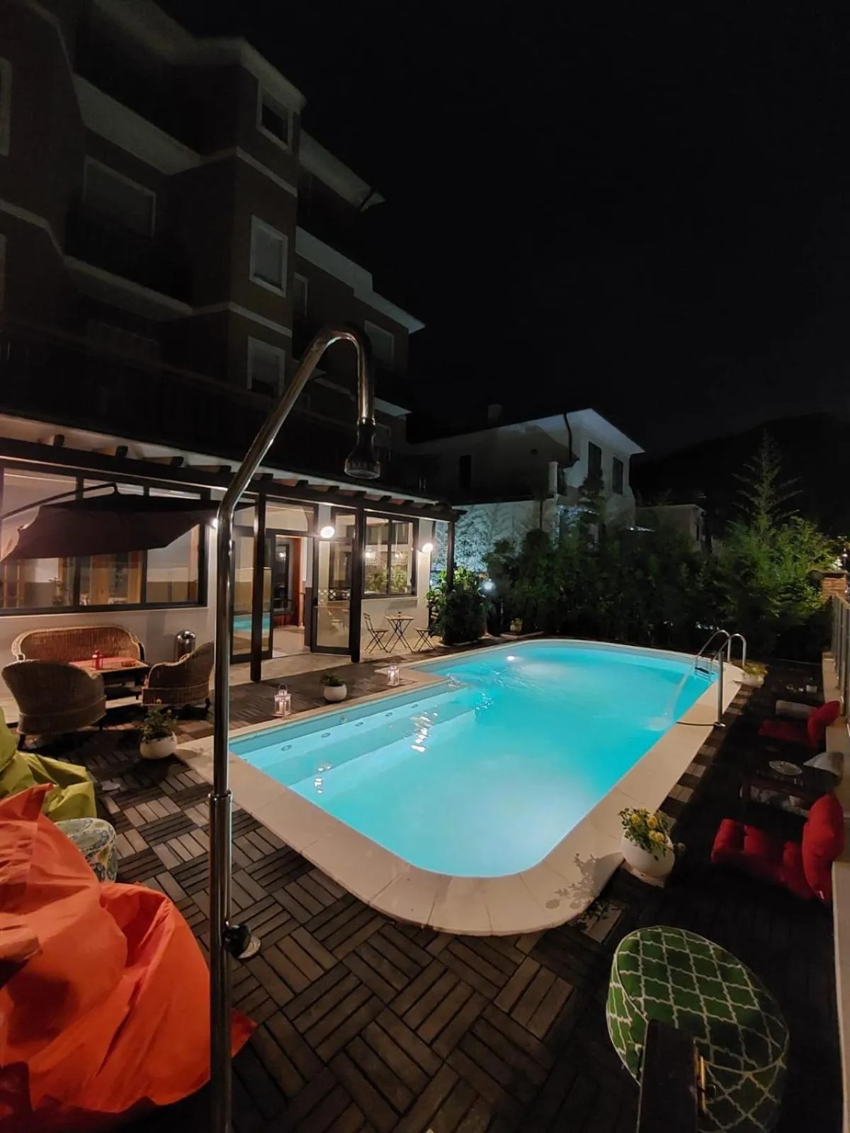 Swimming pool in Maison des Roses