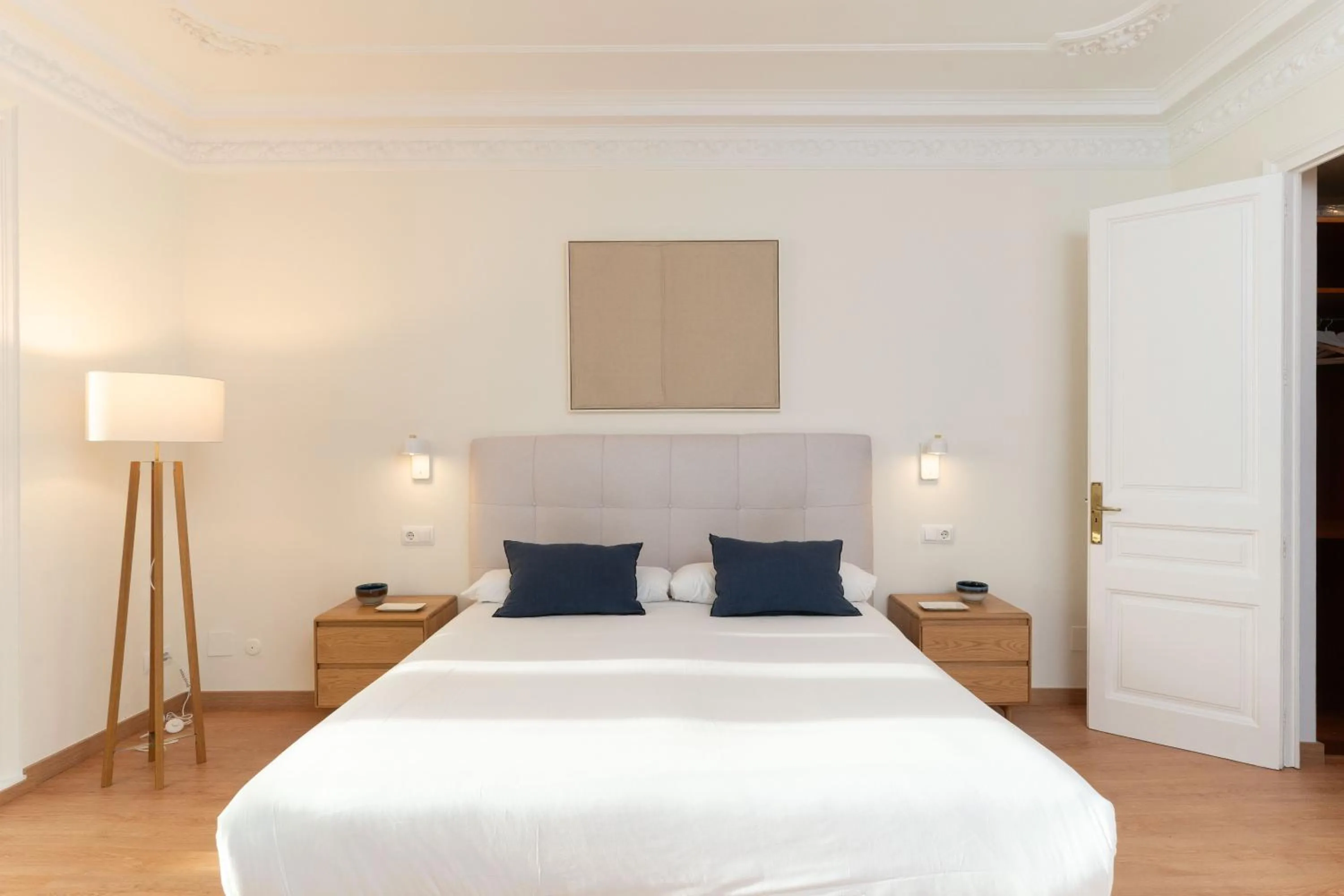 Bed in SibsBcn-Paseo de Gracia Luxury Exclusive Gaudí