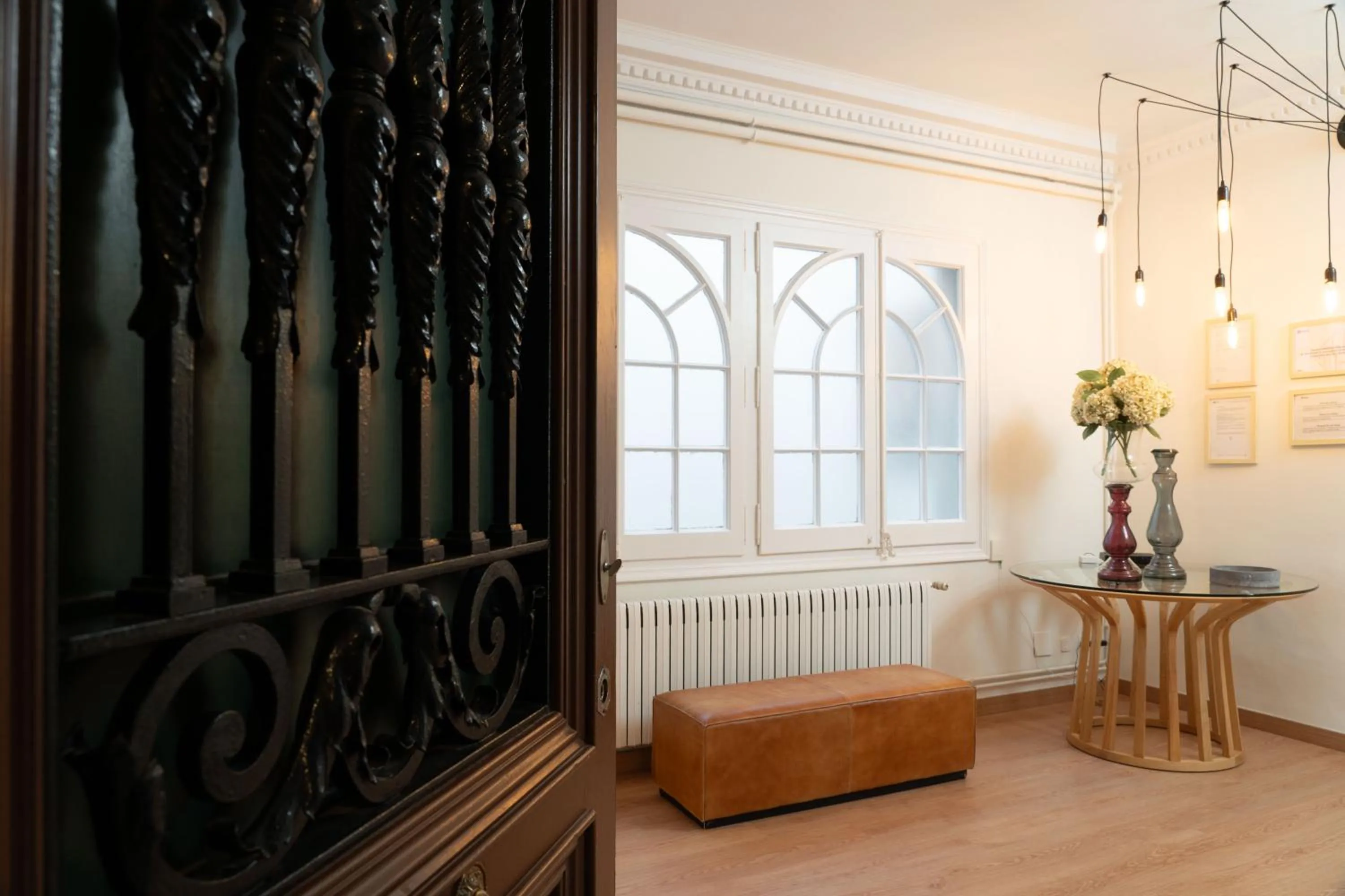Living room, Bed in SibsBcn-Paseo de Gracia Luxury Exclusive Gaudí