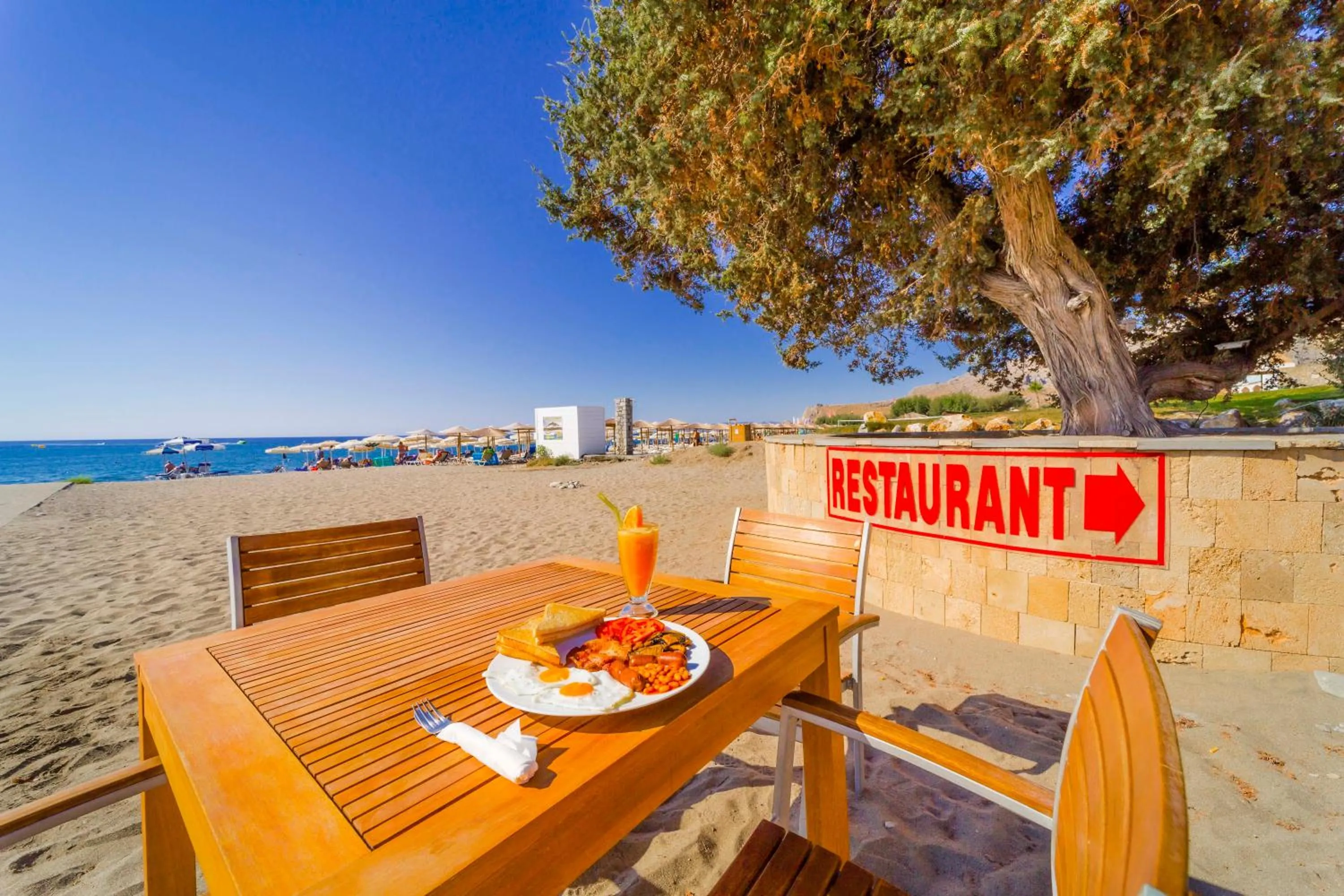 Lunch in Amaryllis front beach hotel
