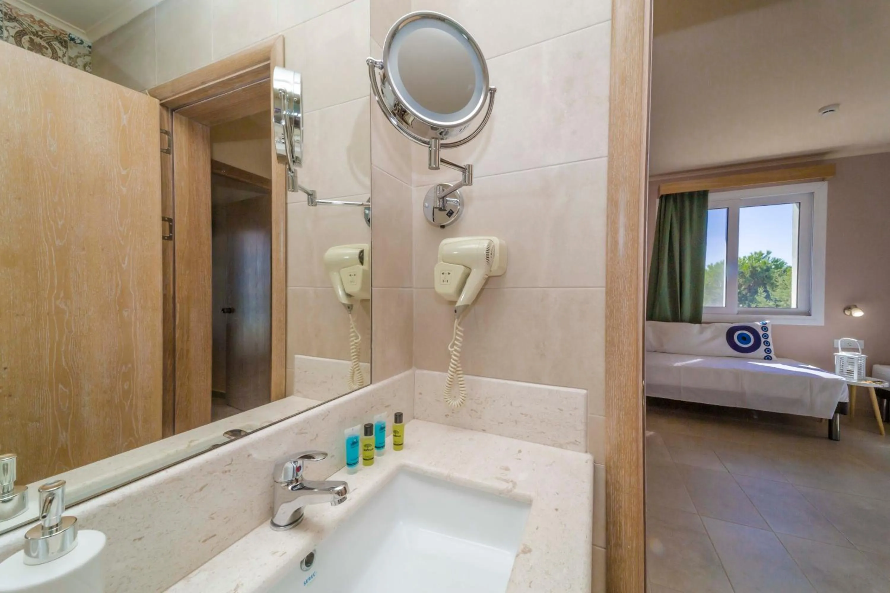 Bathroom, Bed in Amaryllis front beach hotel