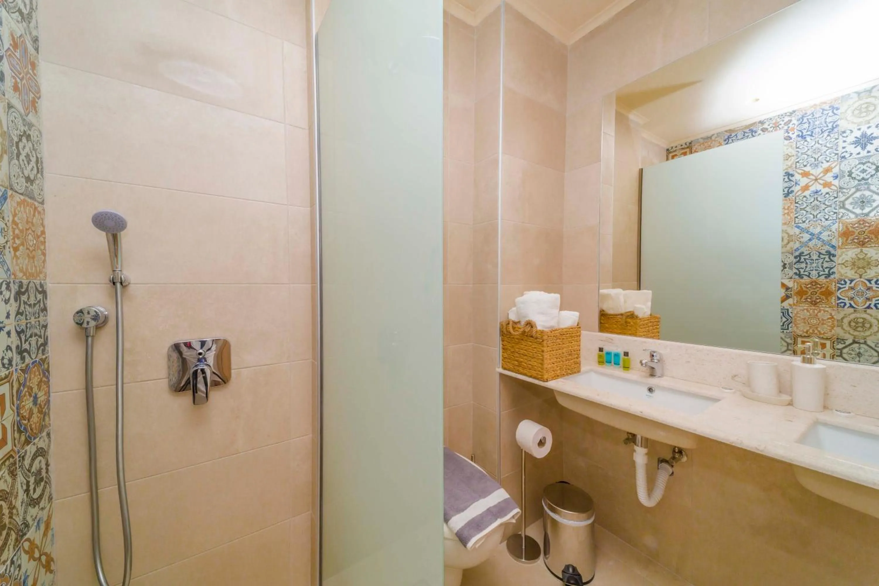 Bathroom in Amaryllis front beach hotel