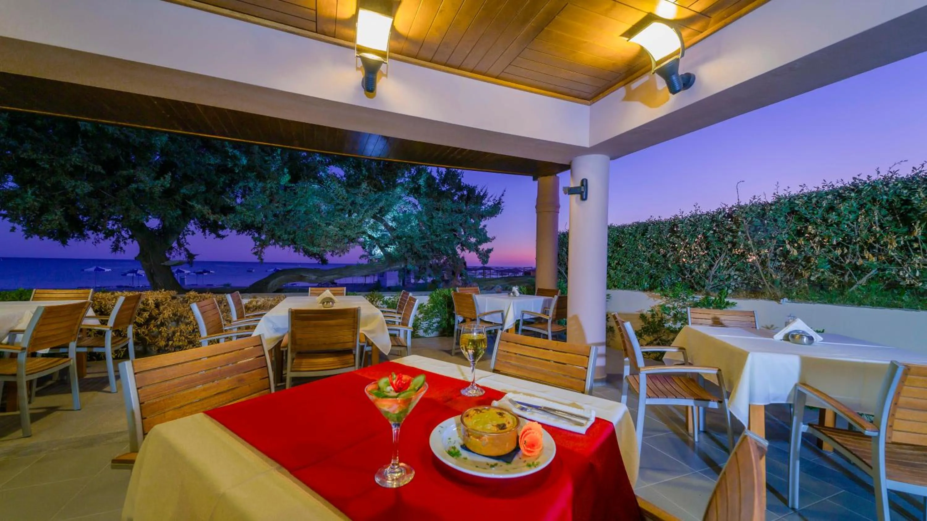 Restaurant/places to eat in Amaryllis front beach hotel