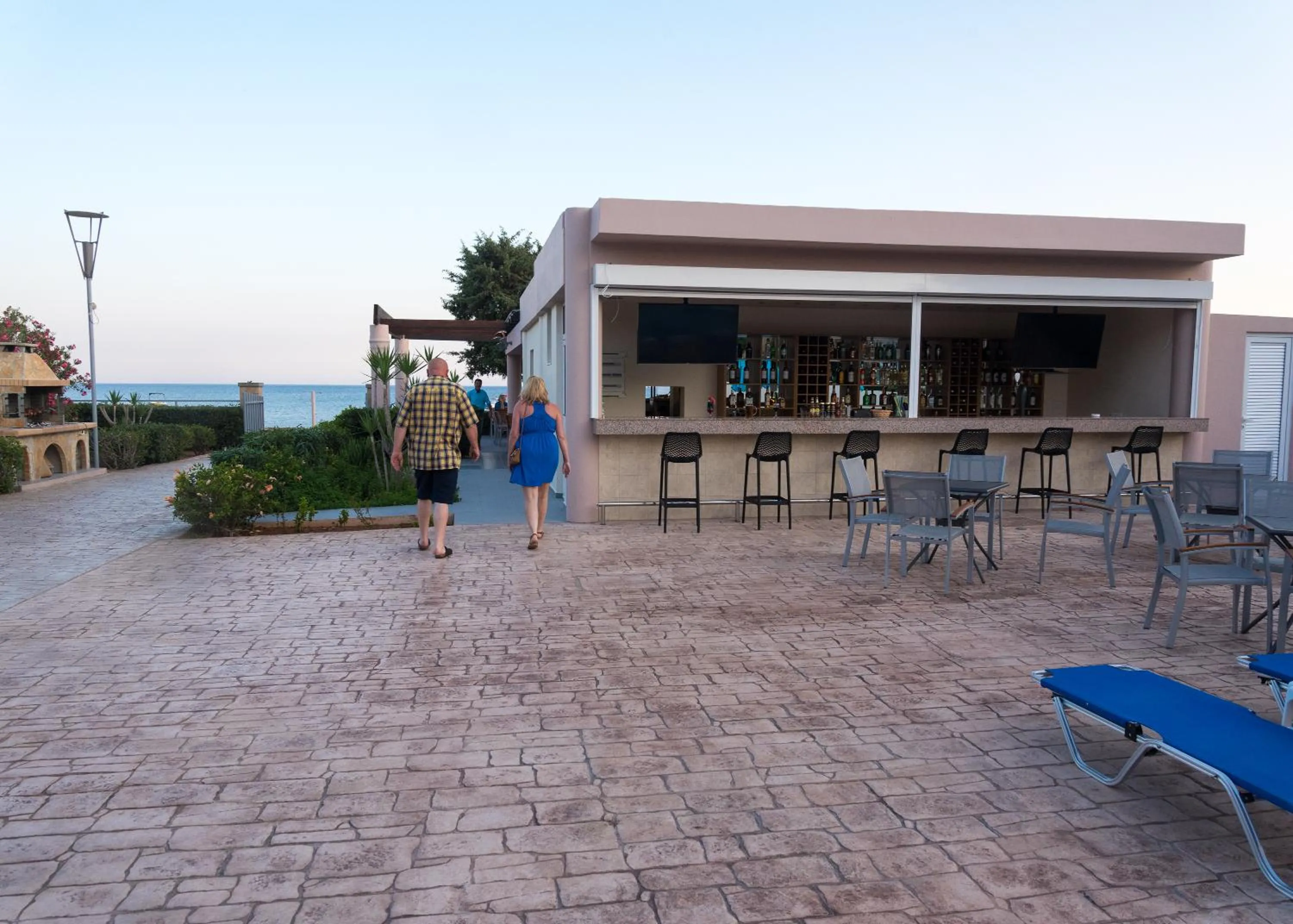 Restaurant/places to eat in Amaryllis front beach hotel