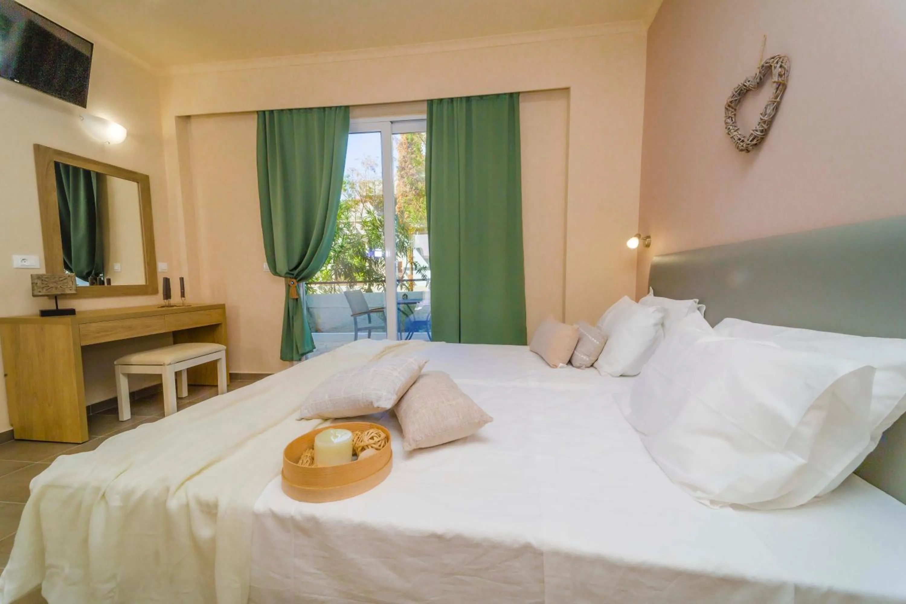 Bedroom, Bed in Amaryllis front beach hotel