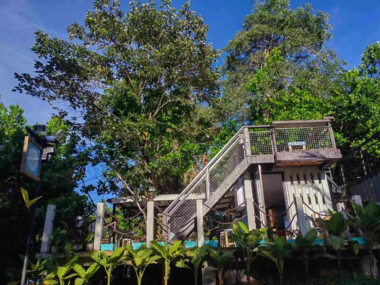 Restaurant/places to eat in Kaliraya Surf Kamp by Eco Hotels