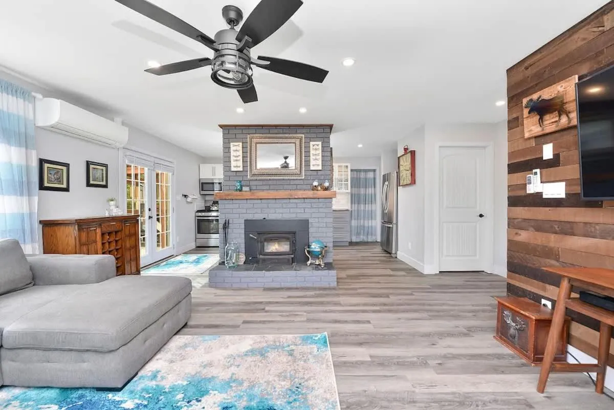 Dragonfly Cottage by EMR Vacation Rentals