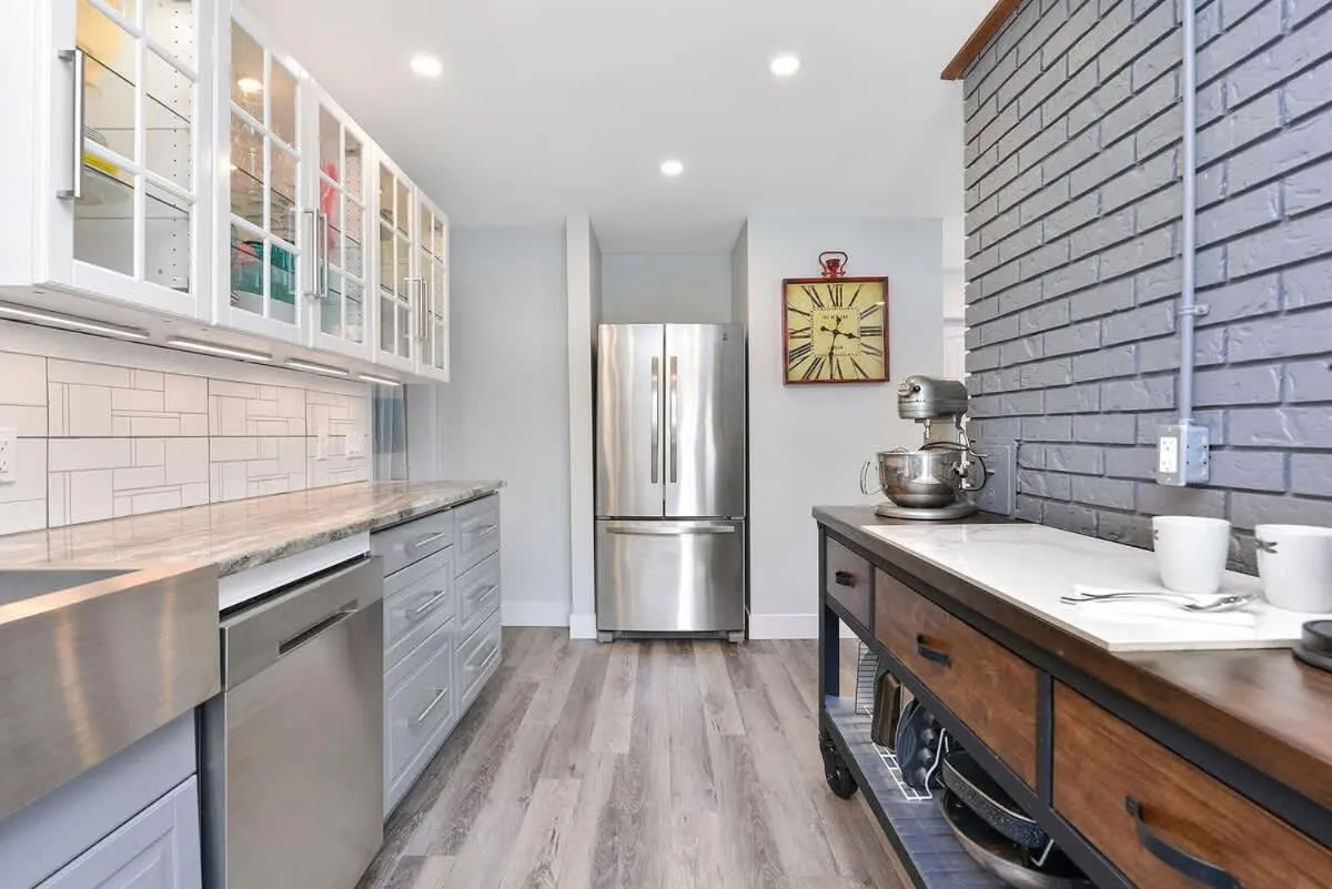 Dragonfly Cottage by EMR Vacation Rentals