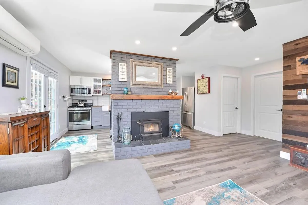 Dragonfly Cottage by EMR Vacation Rentals